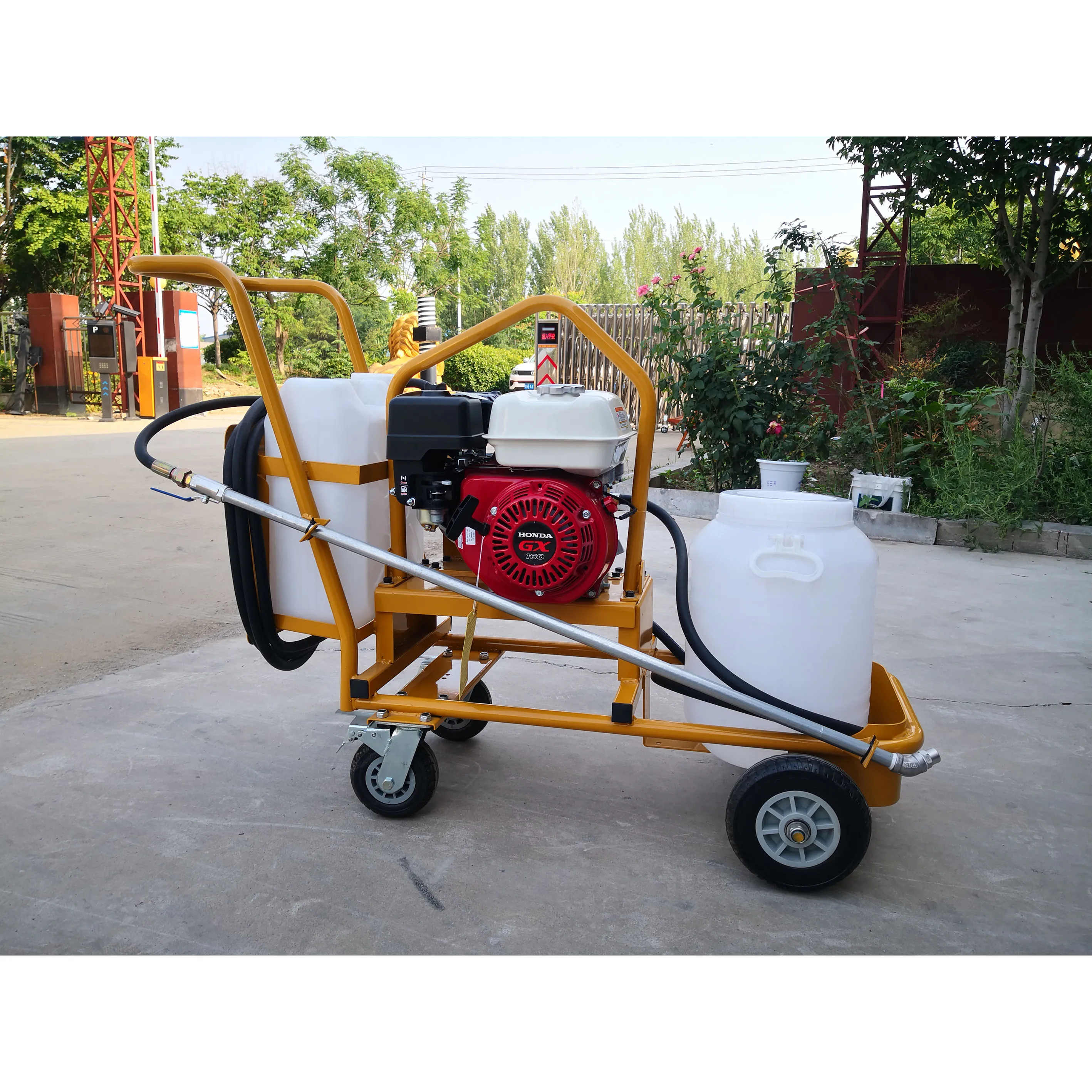 Free Delivery of Small Asphalt Spreader 18H Power Emulsified Asphalt Spraying Equipment