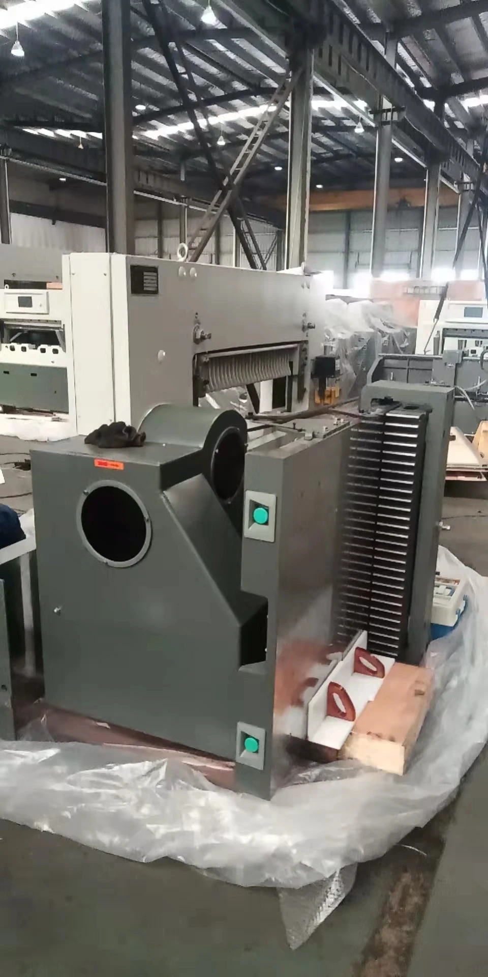 QZK-1150M7 High-speed Dual Liquid Pressure Gas Automatic Programmable Hydraulic Cutter Paper Cutting Machine with Sensor Alarm