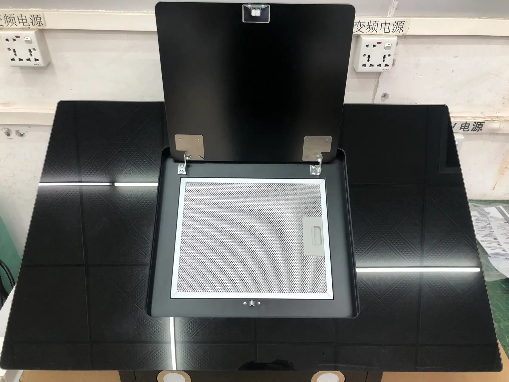 Черное стекло кухонная плита вытяжка настенная электрическая дымоходная для продажи OEM закаленное