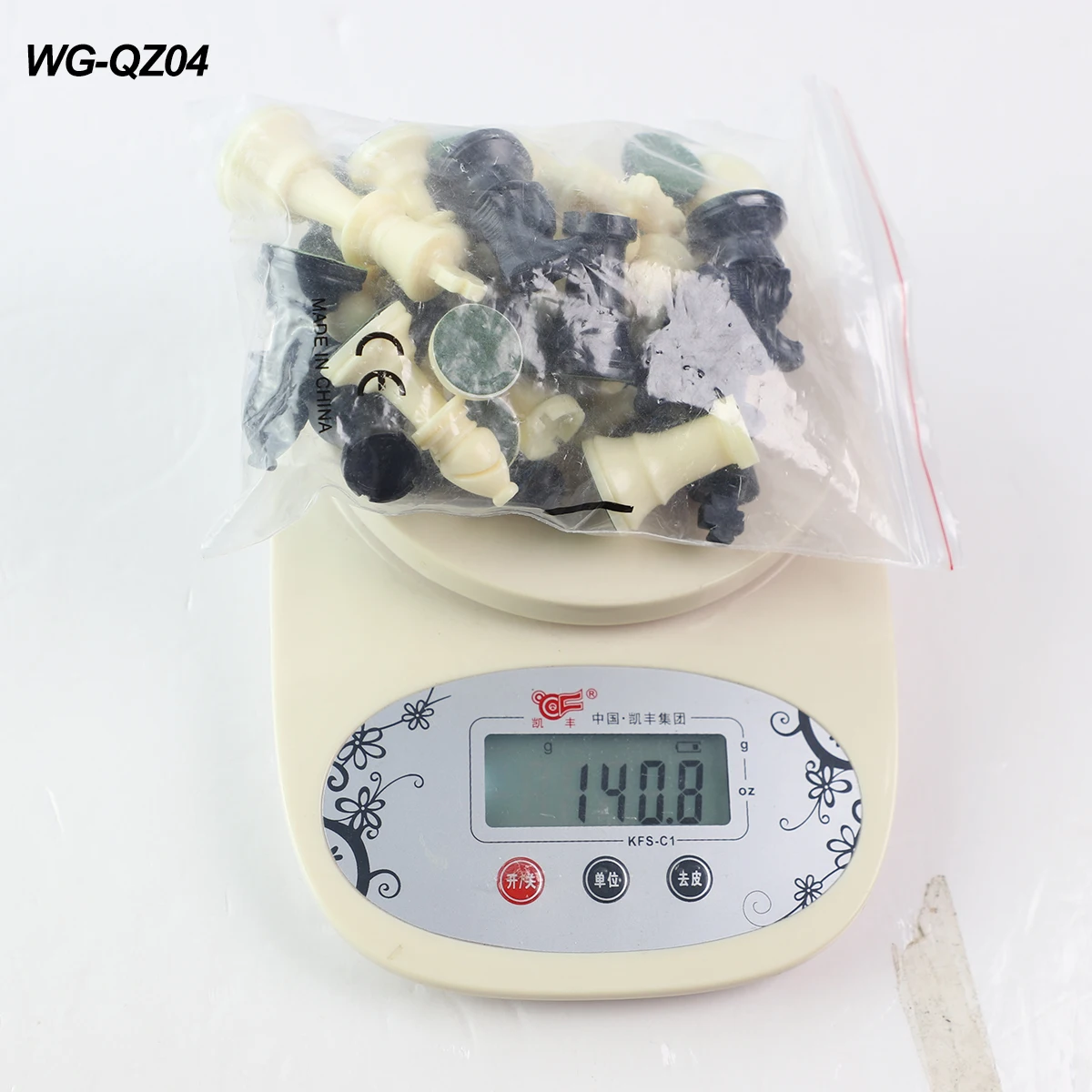 Manufacturers selling Analysis Size PS material 6.4 cm king height portable small 32 chess pieces sets piezas de ajedrez