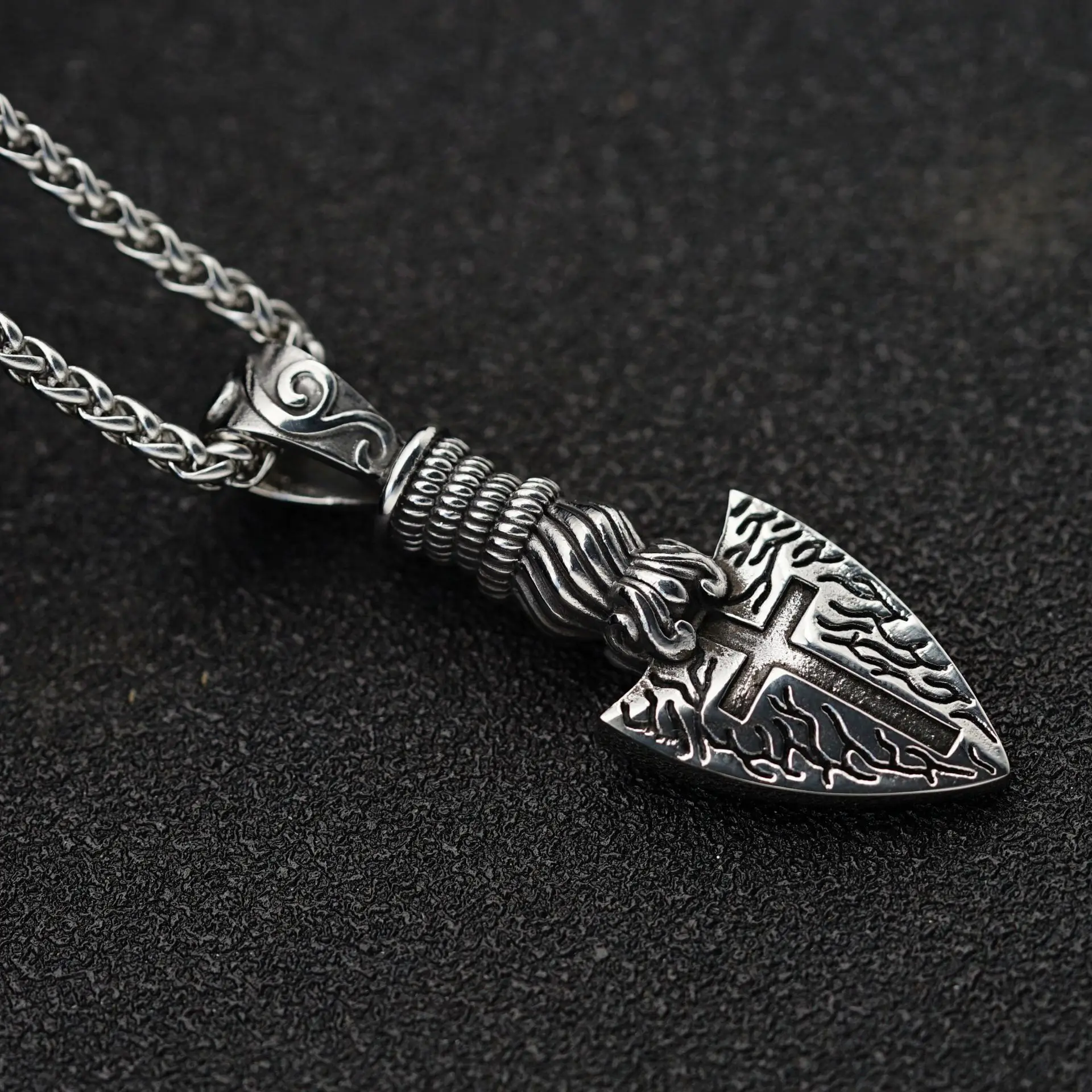 2023 Hot Selling Stainless Steel Necklace Flame Vintage Cross Punk Holy Spear Head Spear of Destiny Pendant Necklace