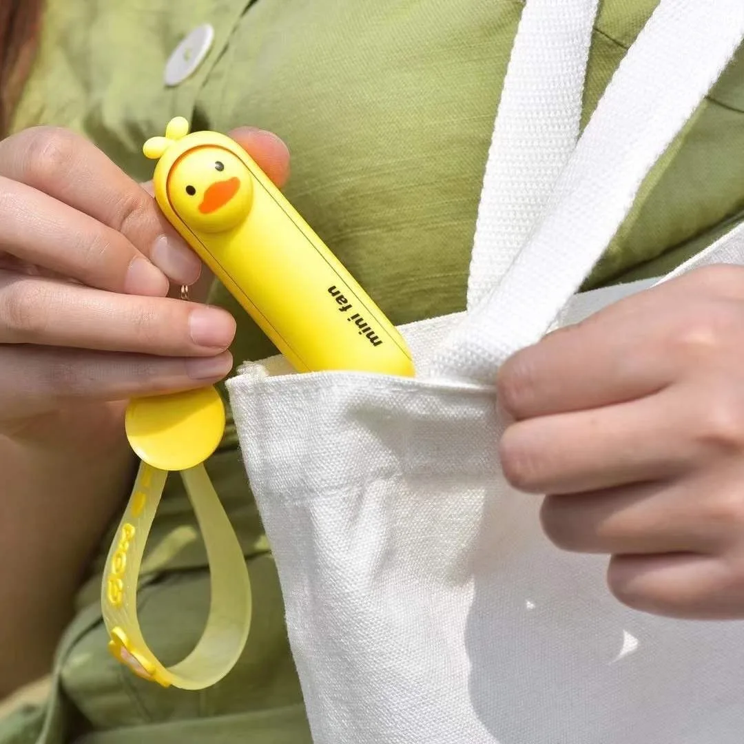 Personalized innovation Portable Rechargeable Fan Super Mini As Key chain Accessory Fan With Lighting Function Muti-use  Fan