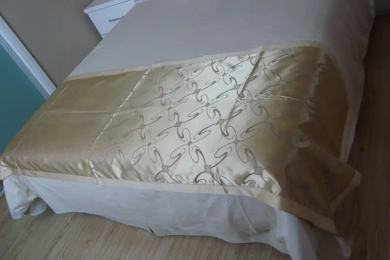 
Factory Sales Decorative Jacquard Modern Luxury Cushion And Custom Hotel Bed Runner 