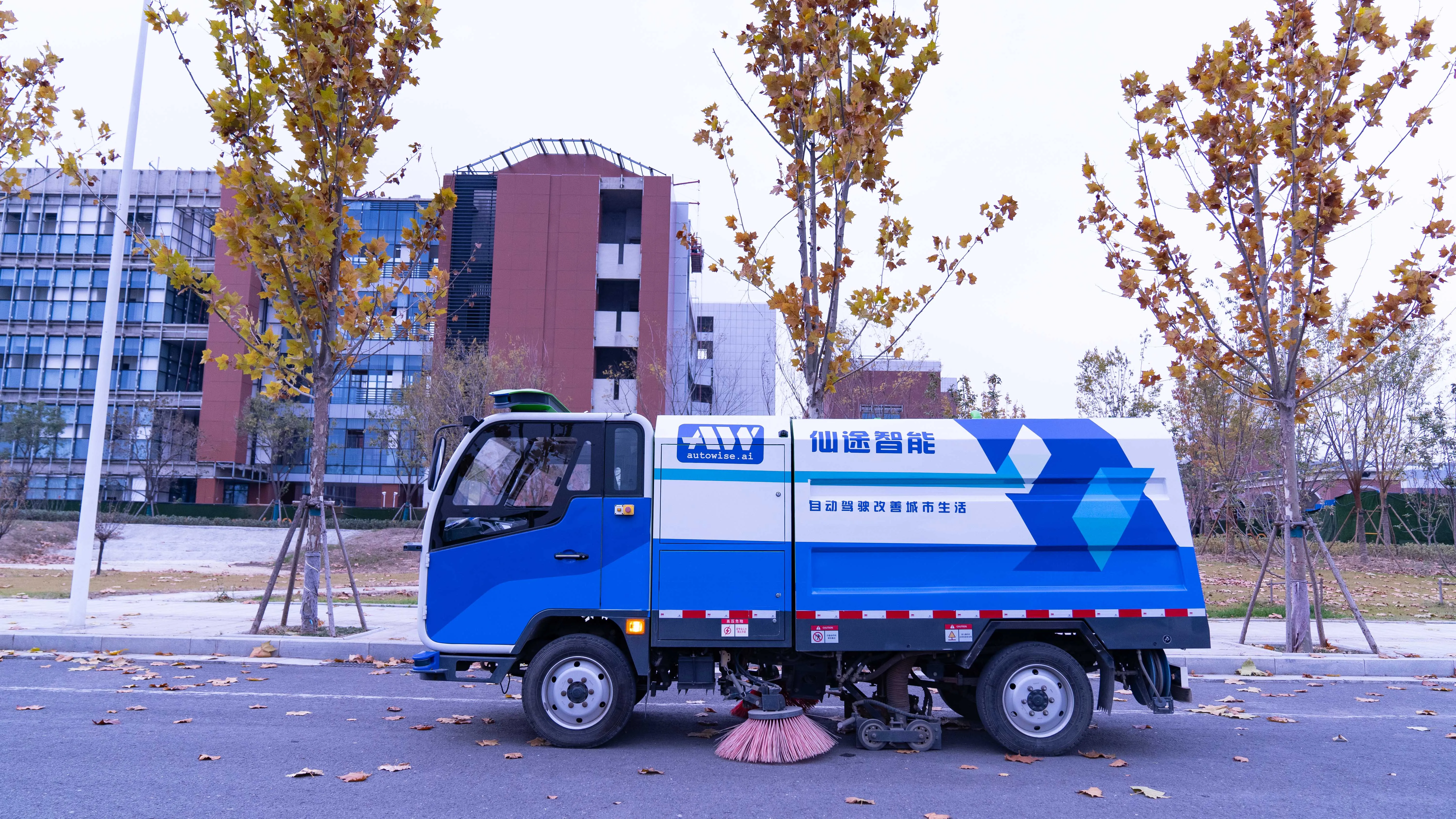 
Newest Design Top Quality 360 Degree Coverage Ride On Industrial Road Sweeper 