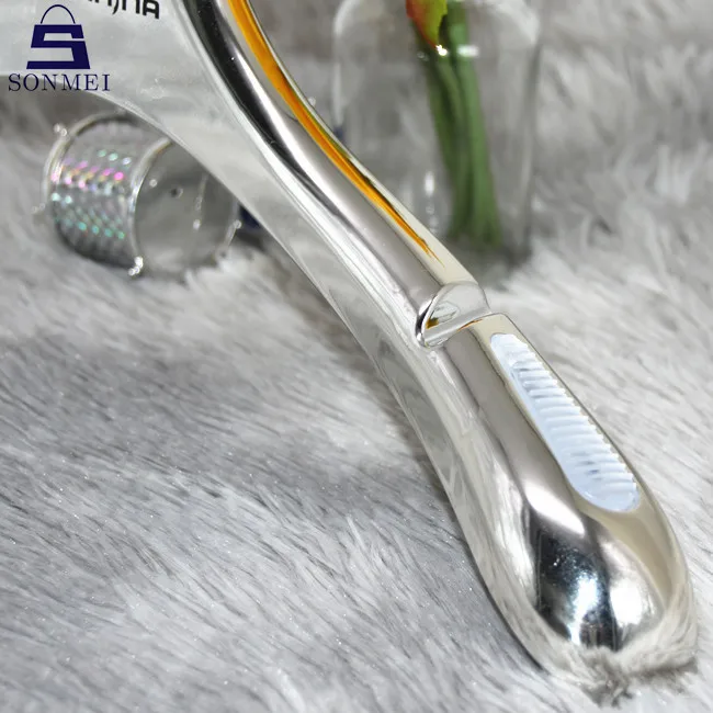 Silver plastic hanger 1.jpg