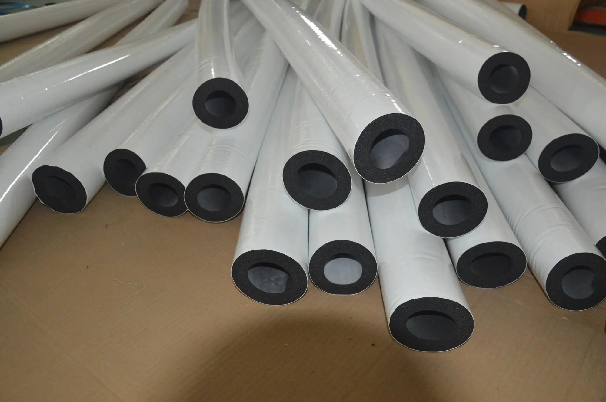 Red Seamless UV resistant pre jacketing for hot line epdm insulation pipe