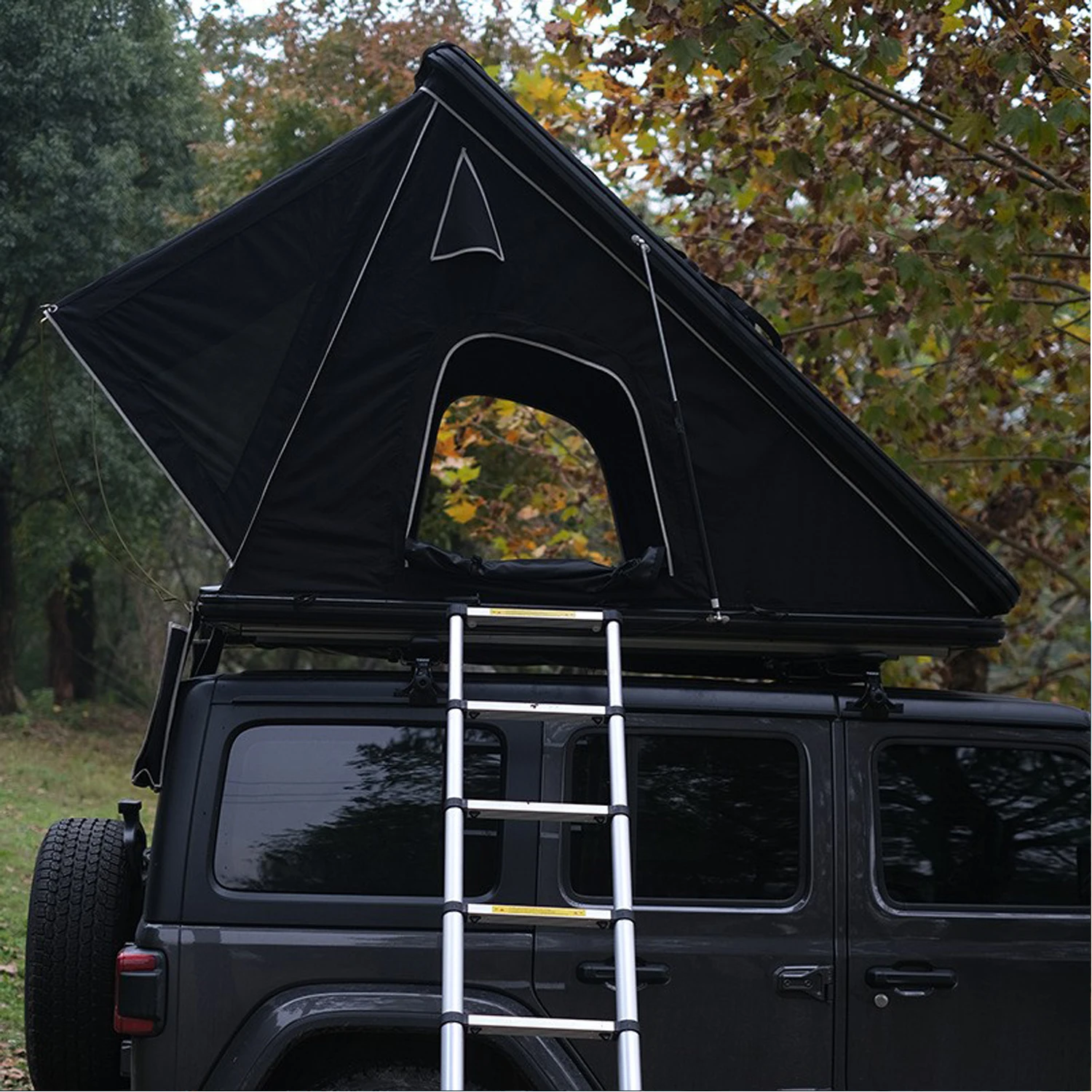 China Manufacture Rooftop Tent Foldable Car Roof Top Tent 2-3 Person Aluminium Triangle Camping SUV Car Roof Top Tent with Shell