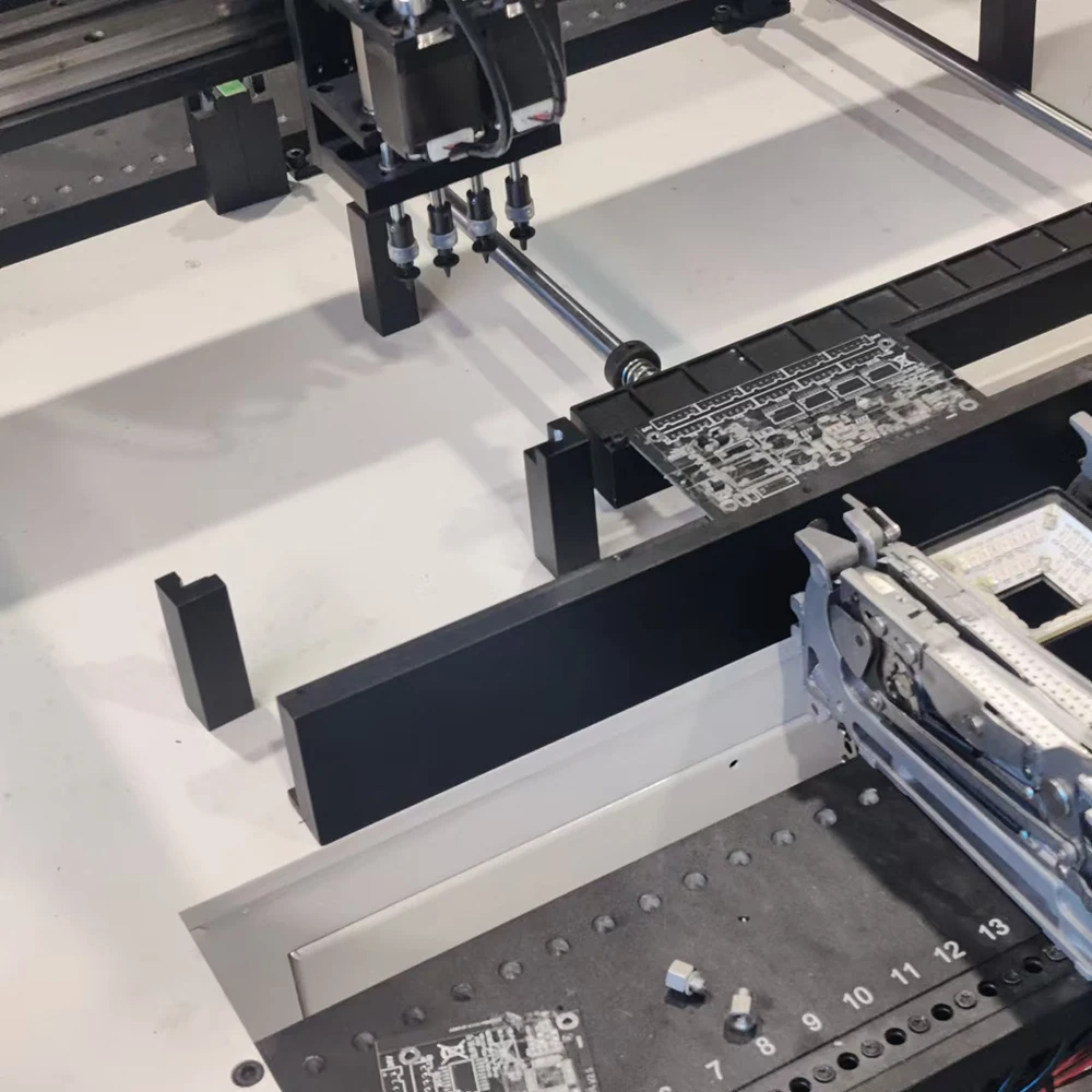 SMT4/6-head automatic surface mount machine LED surface mount machine supports Yamaha pneumatic flight of 60 units