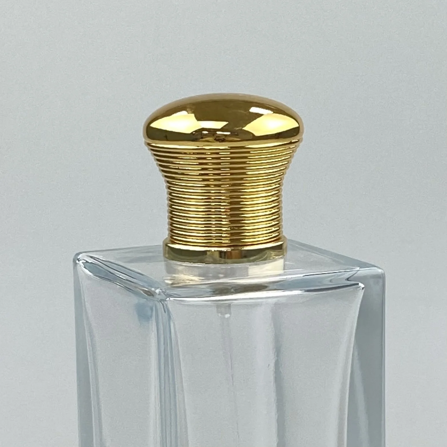 Уникальная форма металлическая крышка флакона духов