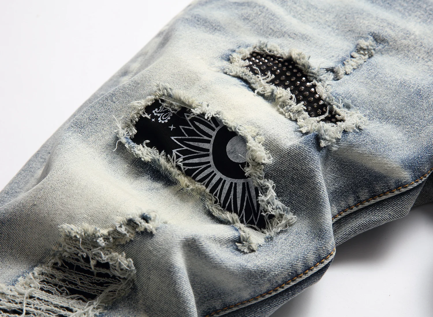 2022 new trend washing and grinding white ripped trousers patch mid-waist straight jeans for man