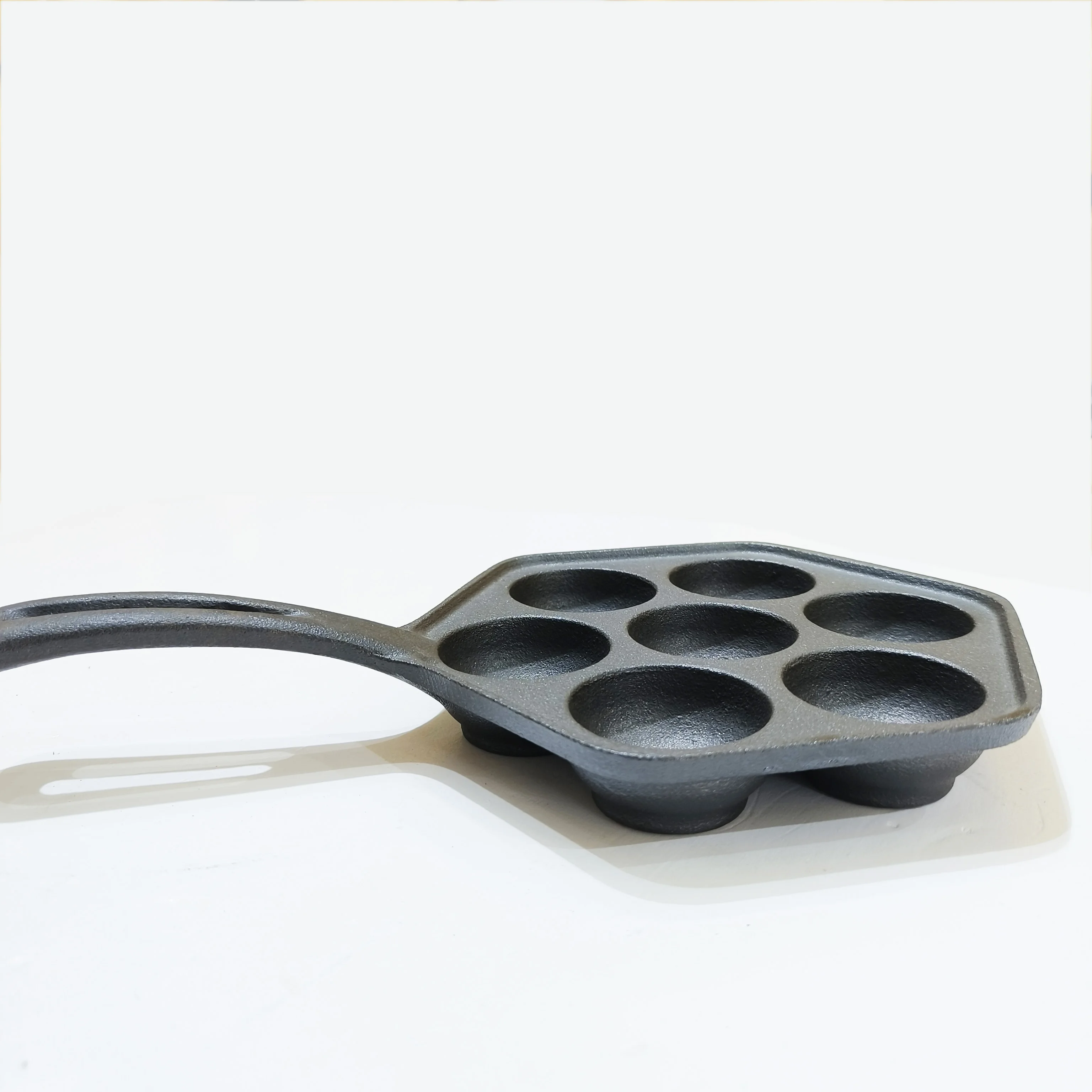 Custom pre-seasoned cast iron  cake fry pan Stuffed Pancake Pan making mini cake muffin pans