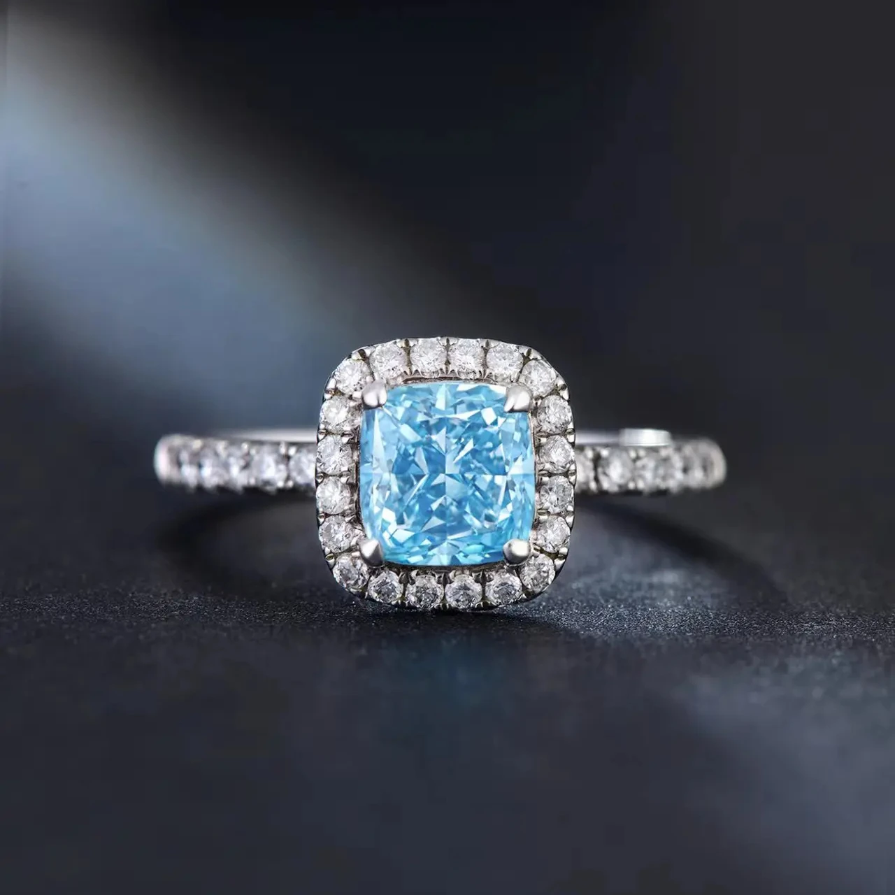 1.01ct основная каменная подушка в форме причудливой голубой лаборатории CVD Алмазный Набор из 18-каратного белого золота на заказ кольцо