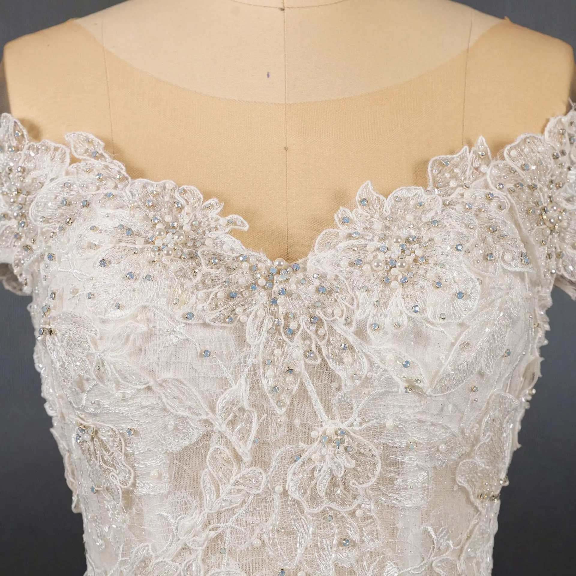 XINEN   Hot Selling Heavy Industry Bead Embroidery One Shoulder Trailing Wedding Dress