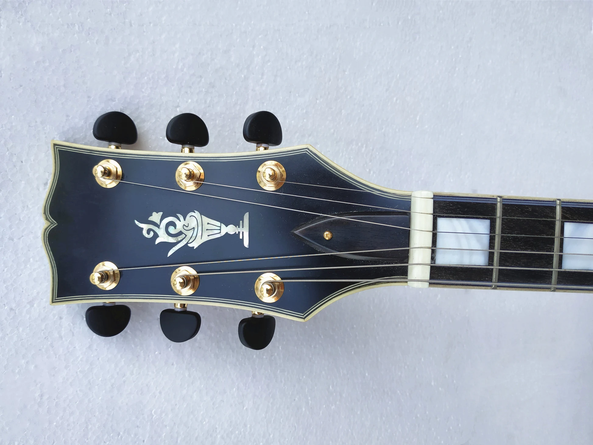 2019 Wholesale Musoo Brand  Electric Jazz Guitar with Spruce Top and Binding Body