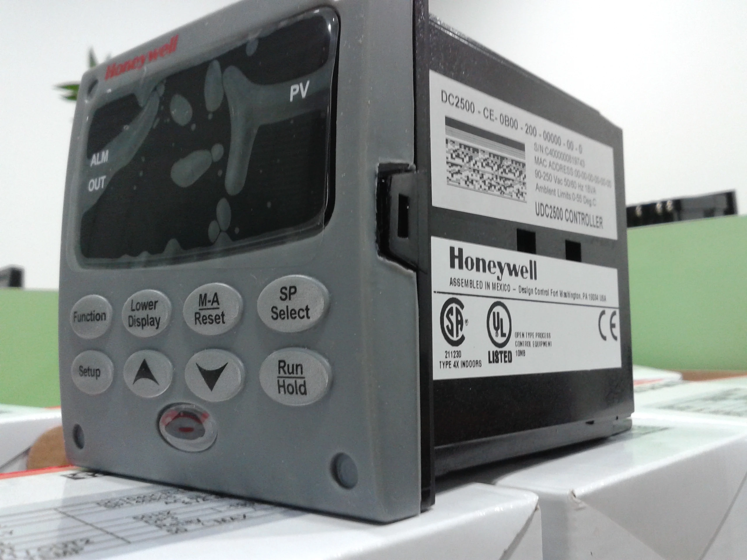 Honeywell DC2800-EE-0S0-200-000-00-0 термостат Новый и оригинальный