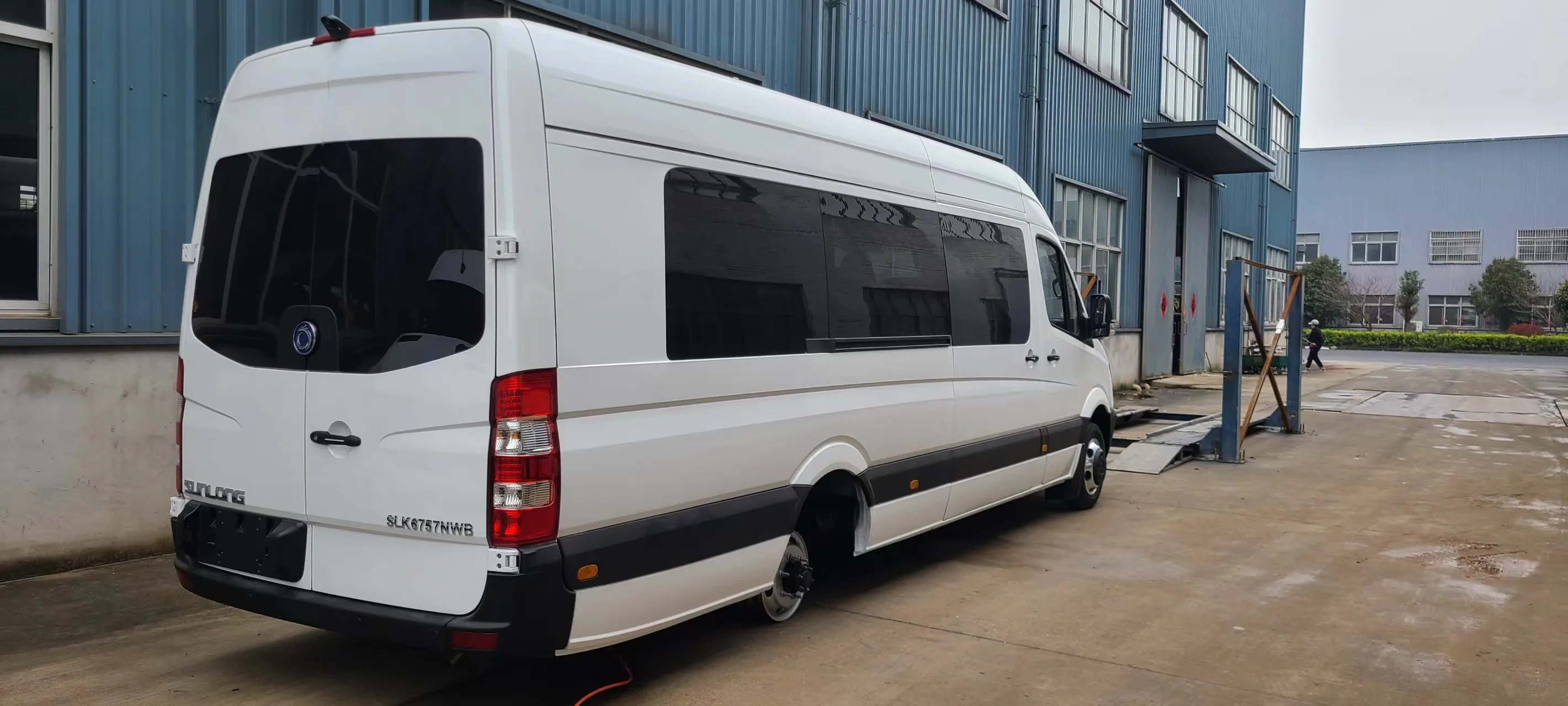 Hot Sale 6 Meters Pure Electric Mini Bus 12-15  Seats RWD city Bus Electric passenger Van Electric Cargo Van  zero emission