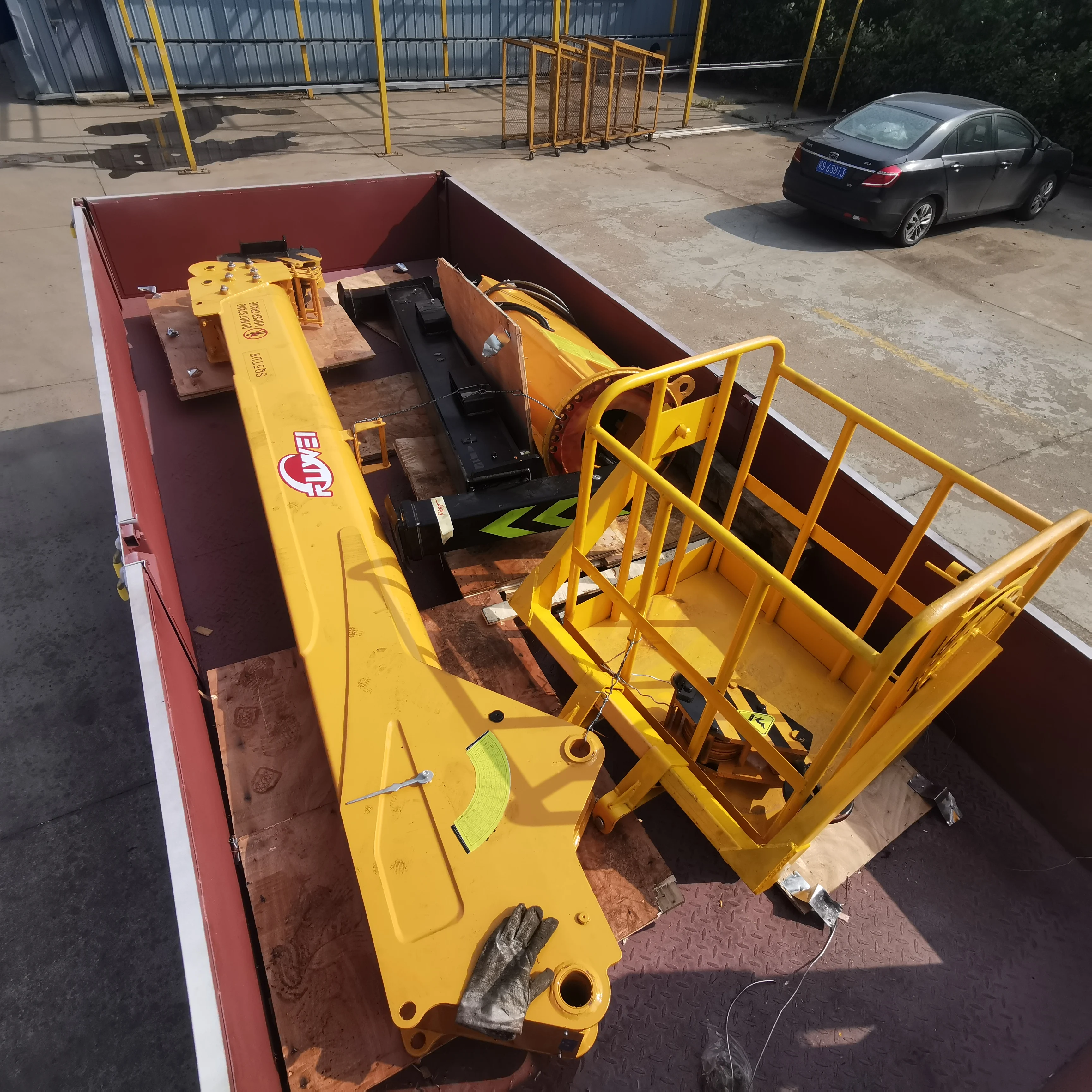 Cheap price good quality famous brand 5tons 6tons 7tons boom arm crane truck