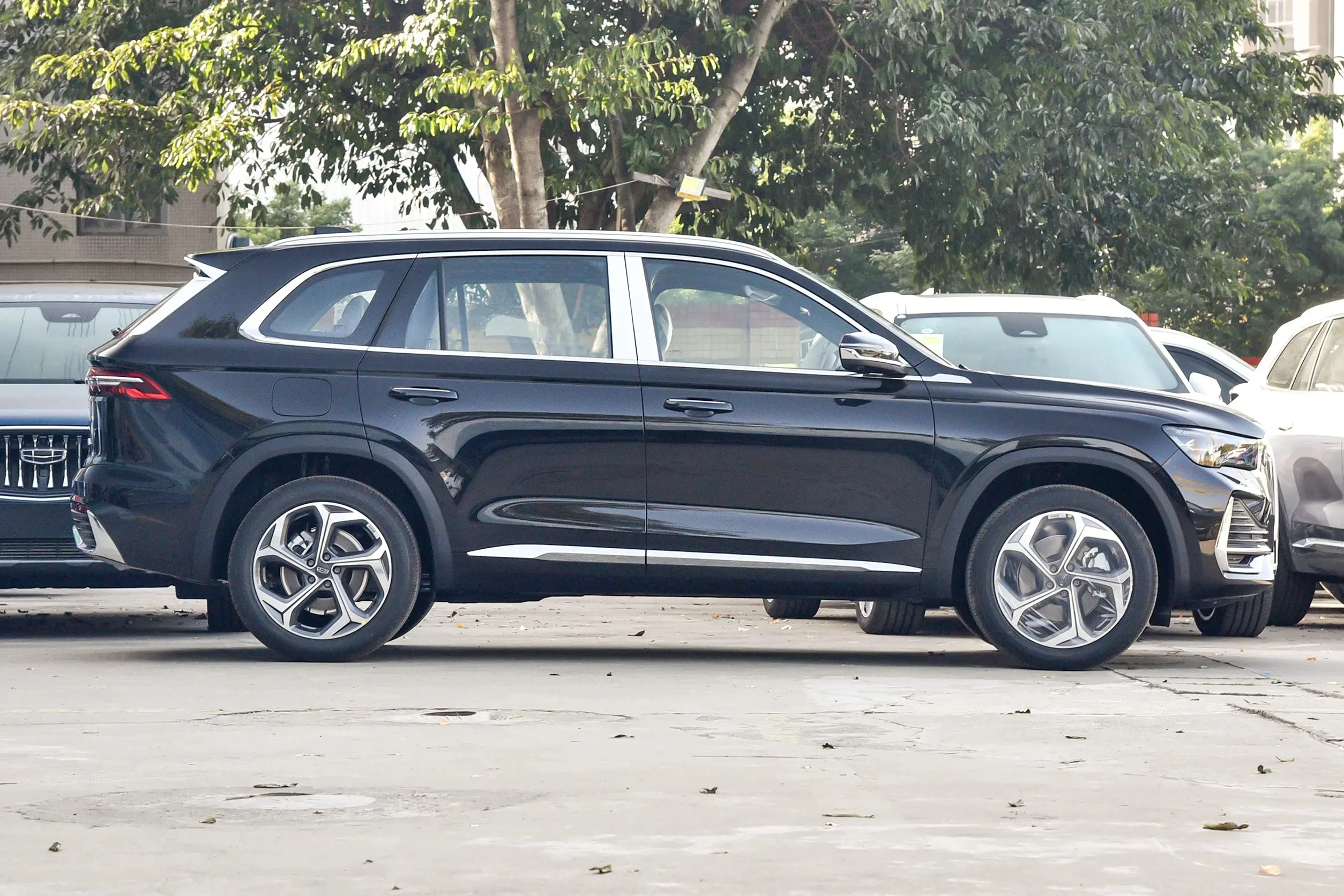 YK MOTORS 2024 Geely Monjaro 4WD 5 Seats Flagship Xingyue L  High Speed Low Price Gasoline SUV Car Delivery To Costa Rica