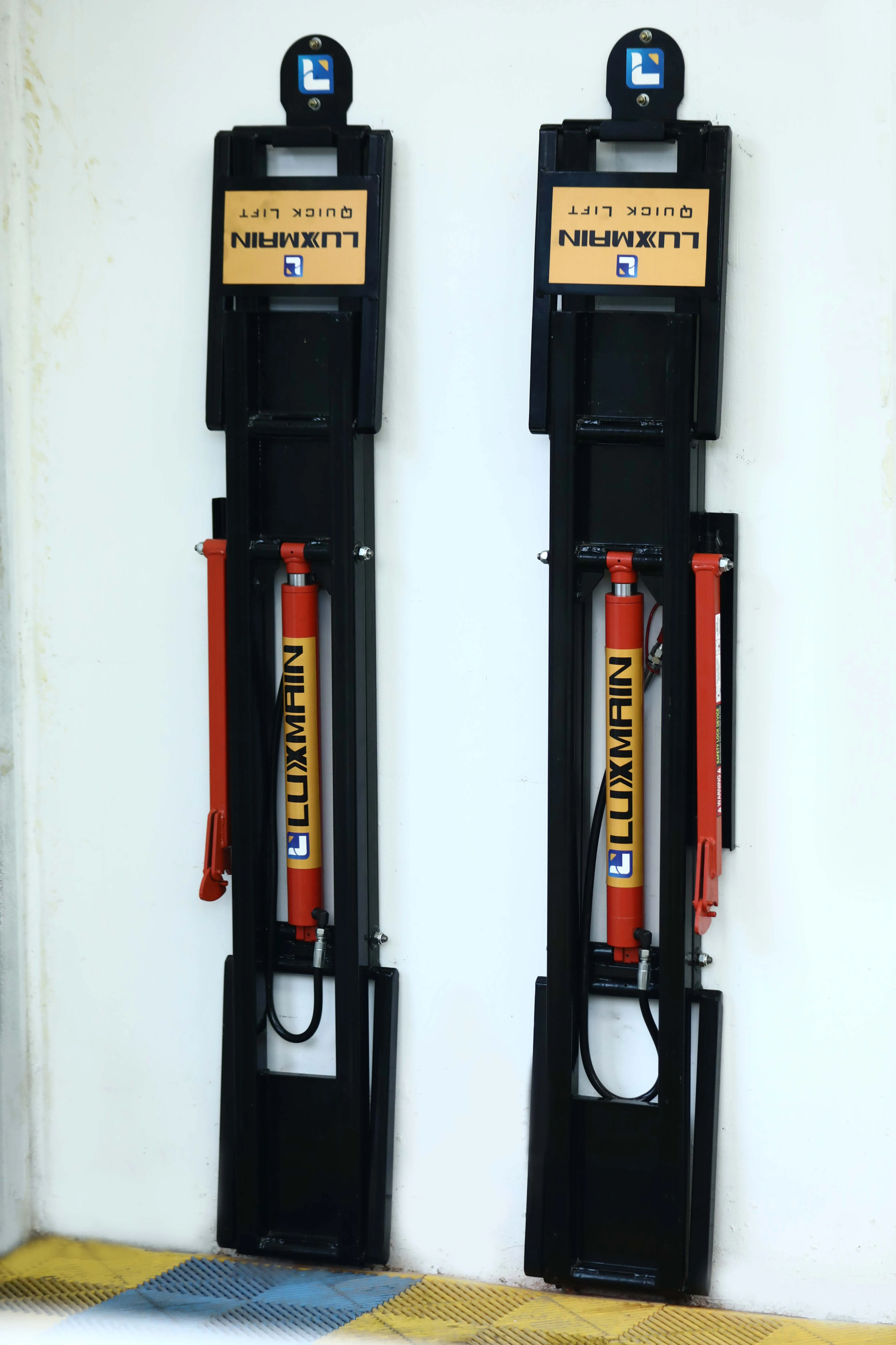 LWH-1 is a vertical two-row quick lift suspension quick car lift LWH-1
