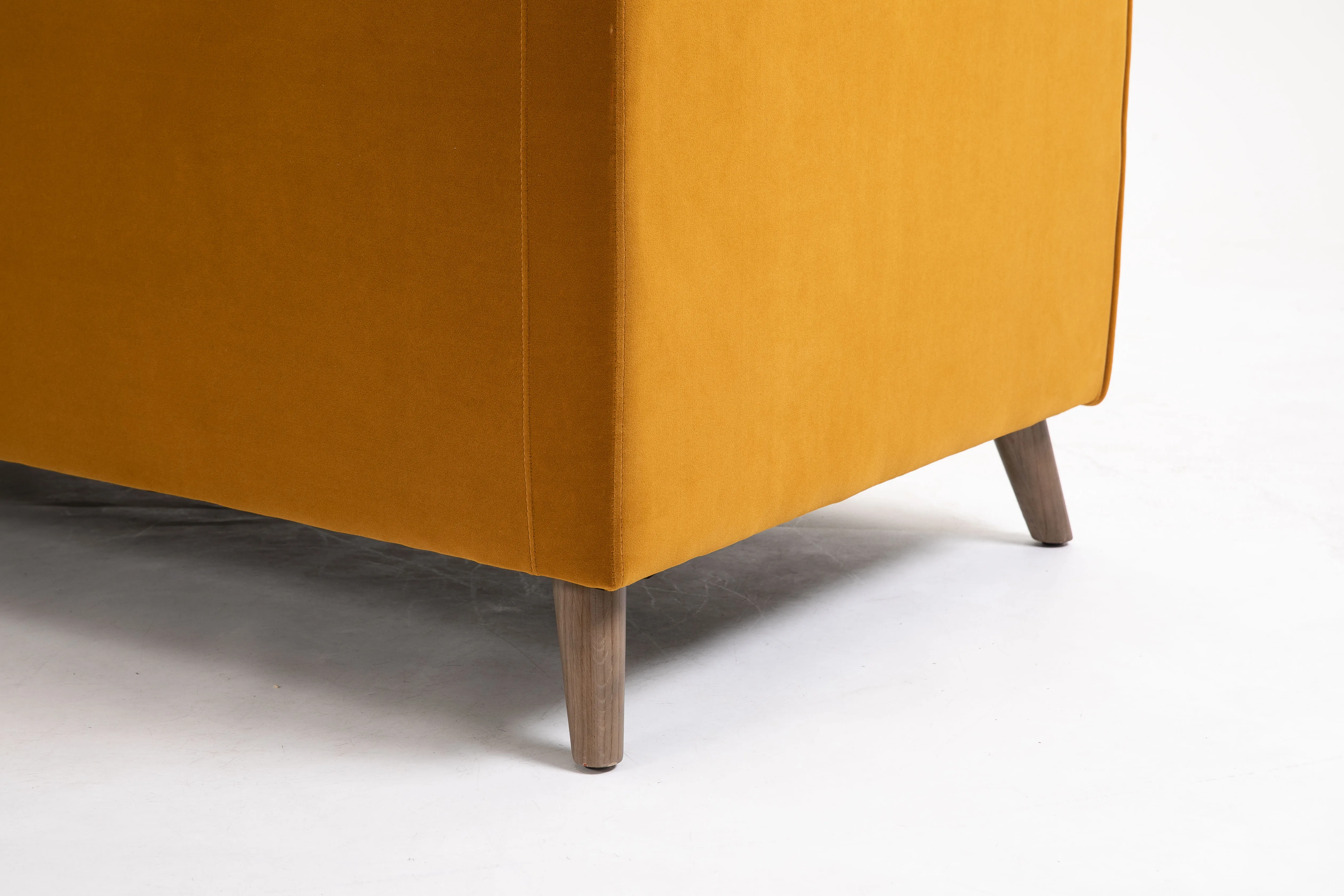 Stylish and Cozy Velvet Upholstered Living Room Accent Chair