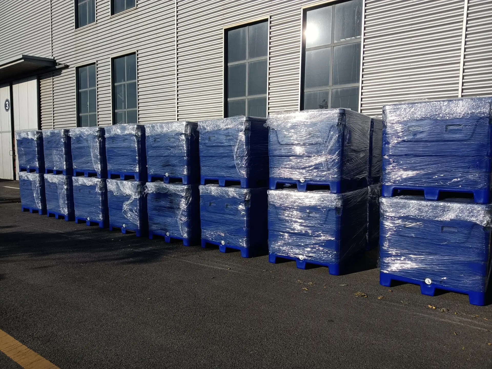 Roto-molded ice box fish bin fish storage ice chest large cooler for fish