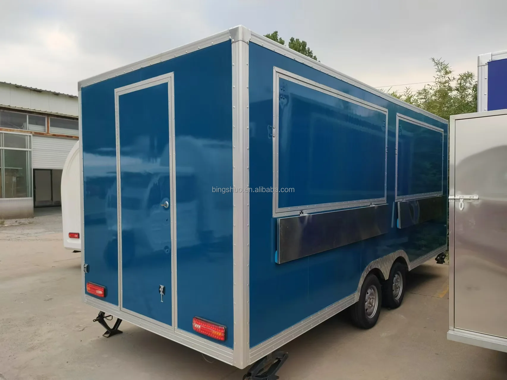 New Type Street Food Trailer for Selling Coffee Van Catering Cart Burgers Fries Ice Cream BBQ Bus Mobile Food Truck