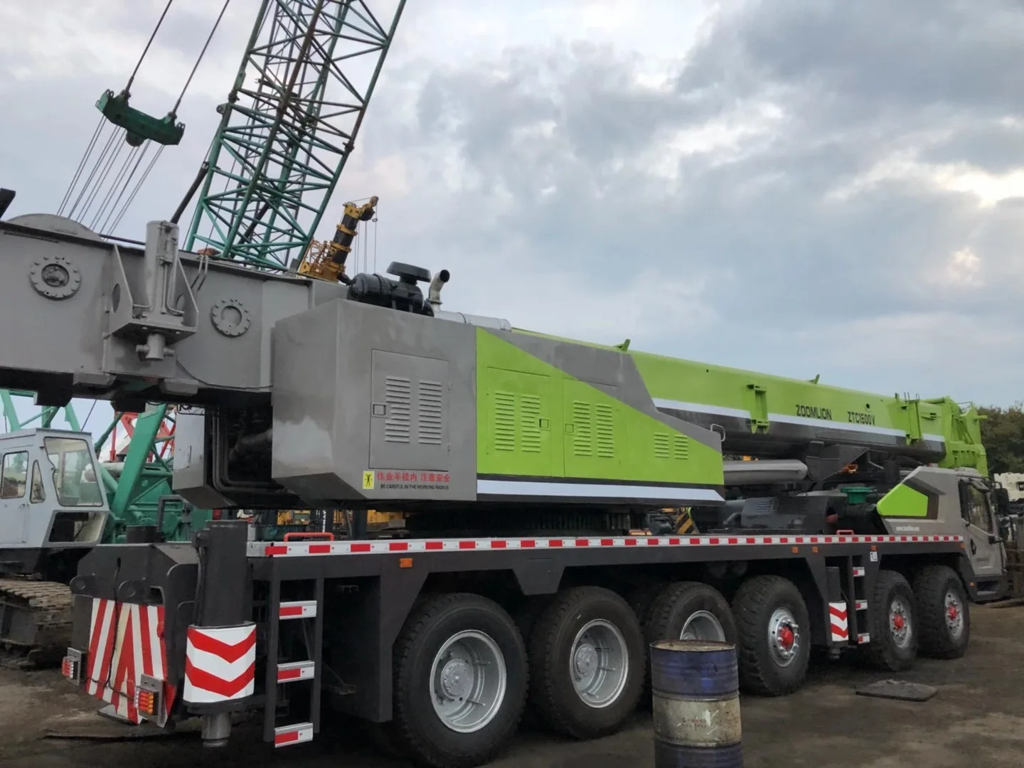 used original Zoomlion ZTC1500V truck crane maximum loading 150 ton