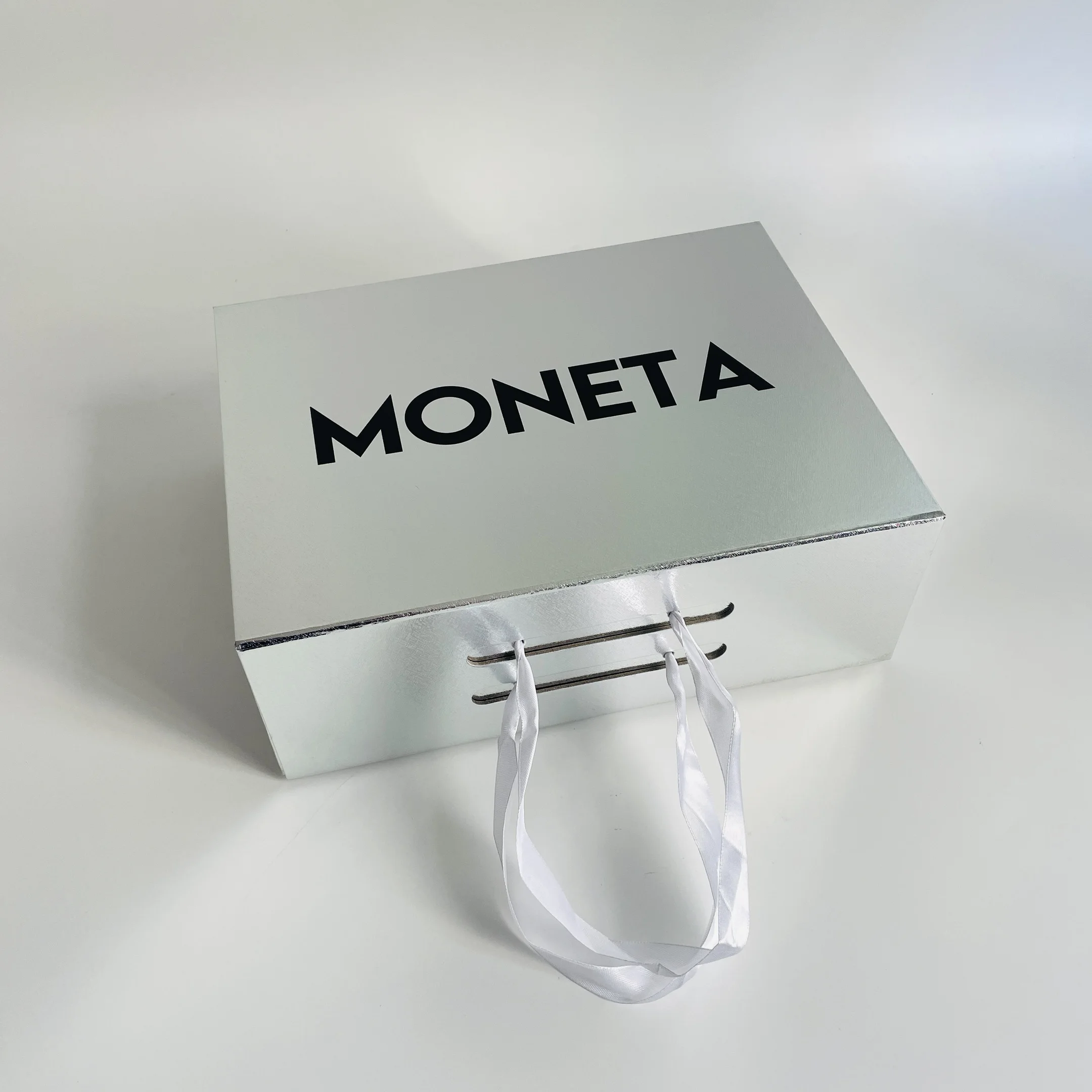 Guangzhou OEM Factory Custom luxury silver Hard Cardboard Hat Box Shoe Packaging Clothing magnetic Gift Paper Boxes With Handle