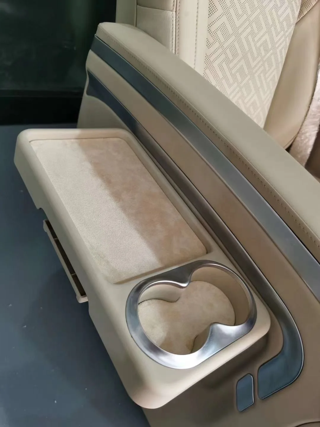 Electric Luxury Vip Massage Rotating Multifunction Luxury Van Seat For Sprinter Alphard Vito Hiace V Class