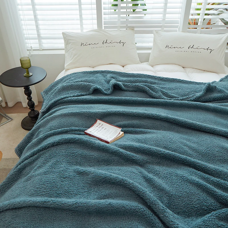 Wholesale Winter Solid Color Bed Quilt Blanket Polyester Fibre100% Super Soft Double-Sided Lamb Wool Blankets