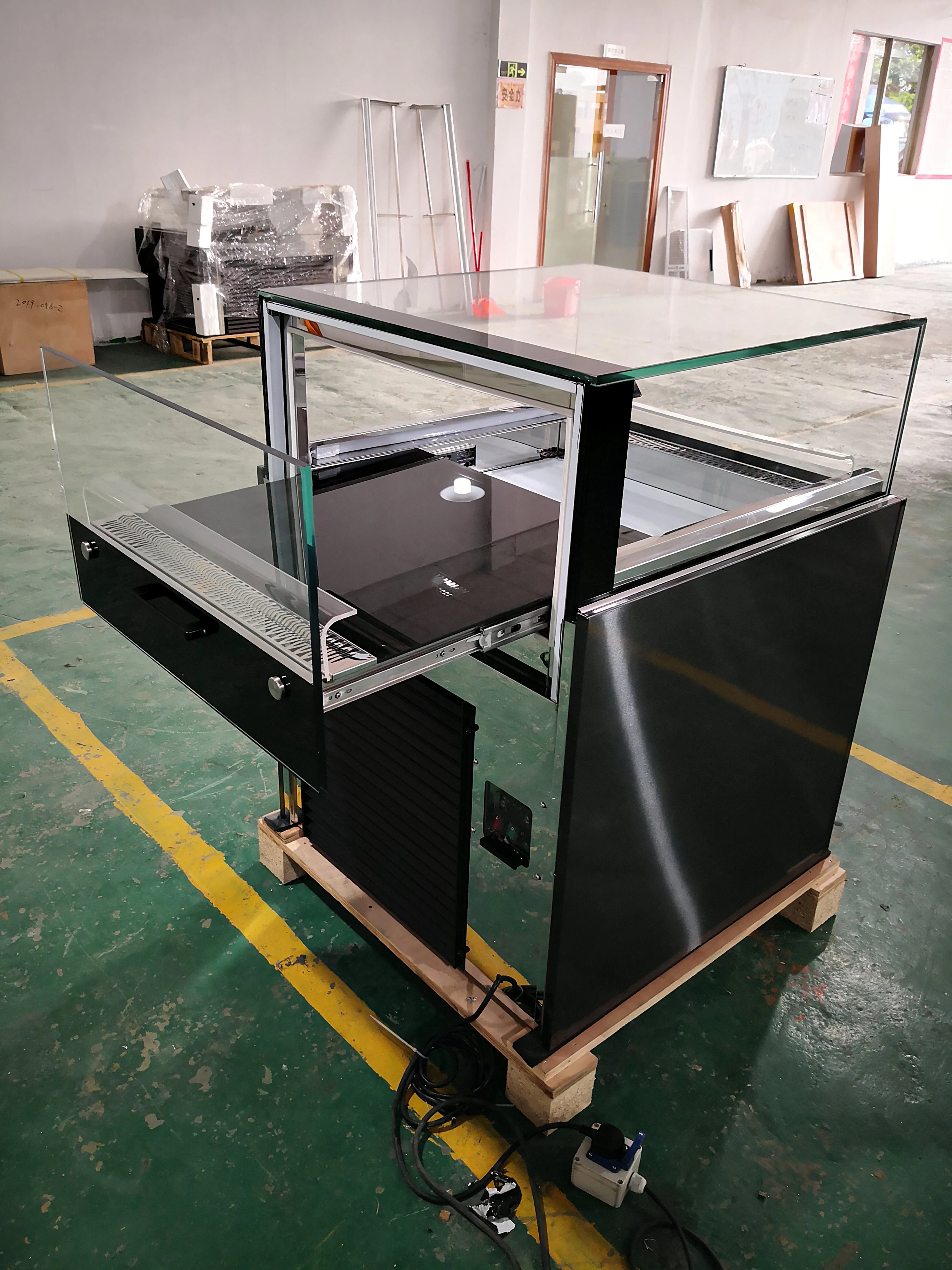 Wholesale Fashionable Popular Electricity Saving Refrigerated Chocolate Display Case Cabinet