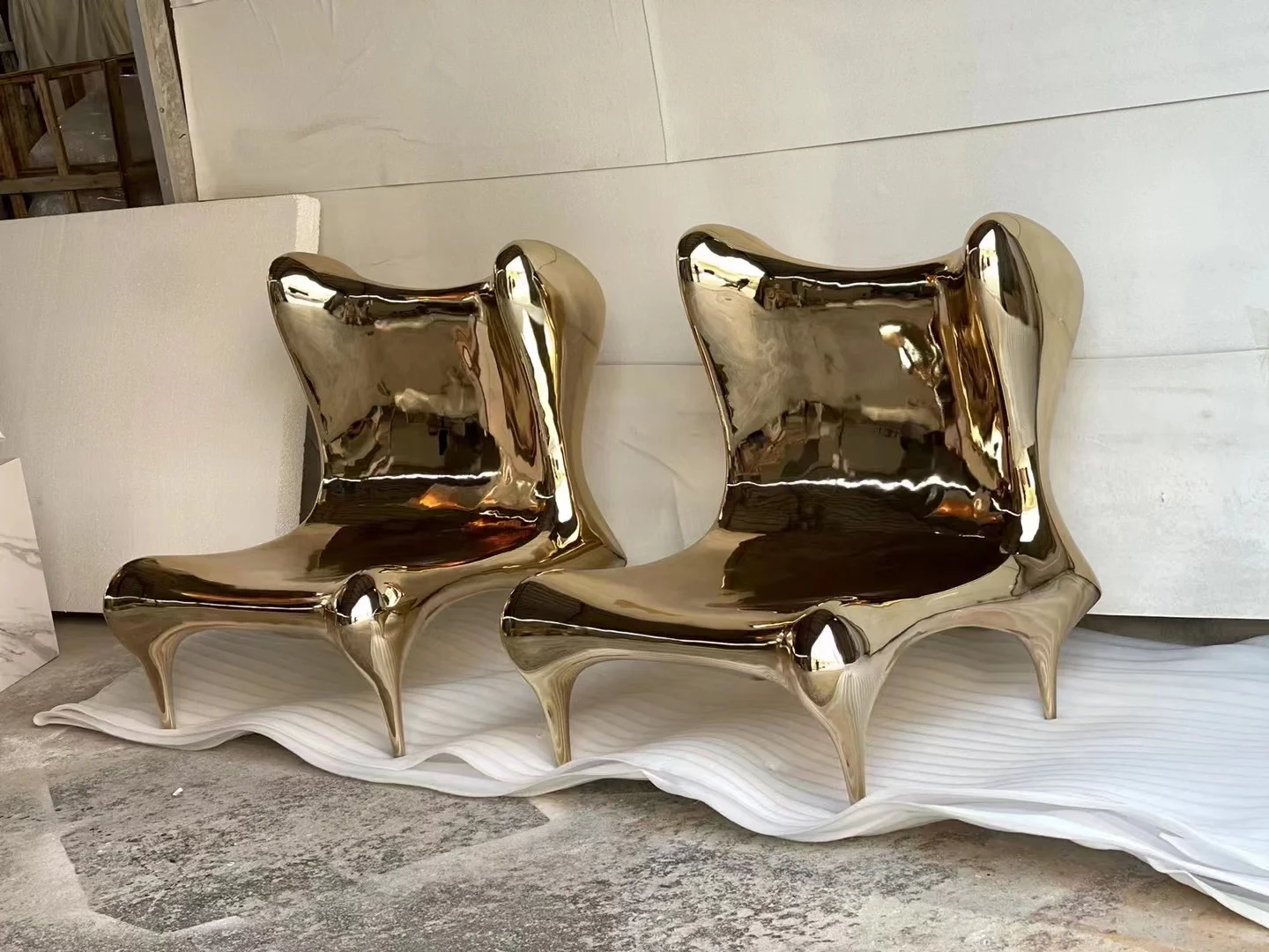 Master customized European light luxury electroplating leisure chair, exhibition hall villa glass golden steel chair