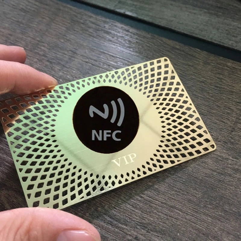 Индивидуальный Логотип Смарт металлических NFC визитная VIP лояльности карт класса люкс с покрытыем цвета чистого 24 каратного золота из нержавеющей стали карта подарочной