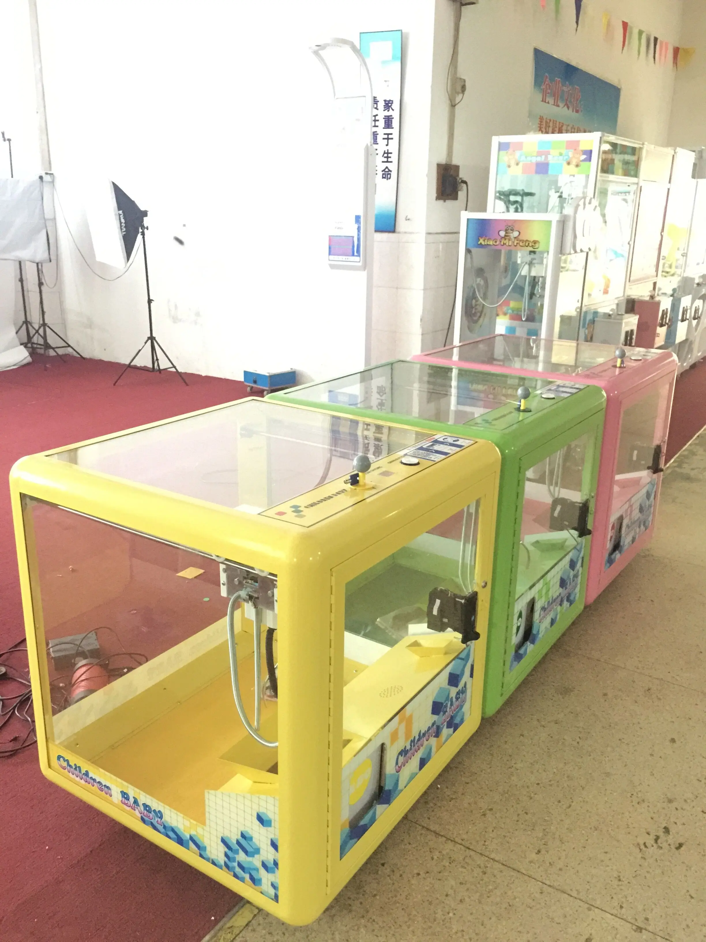 Coin Operated  Magic Cube Mini Glass Claw Crane Game Machine|Amusement Prize Gift Arcade Game Machine For Game Center