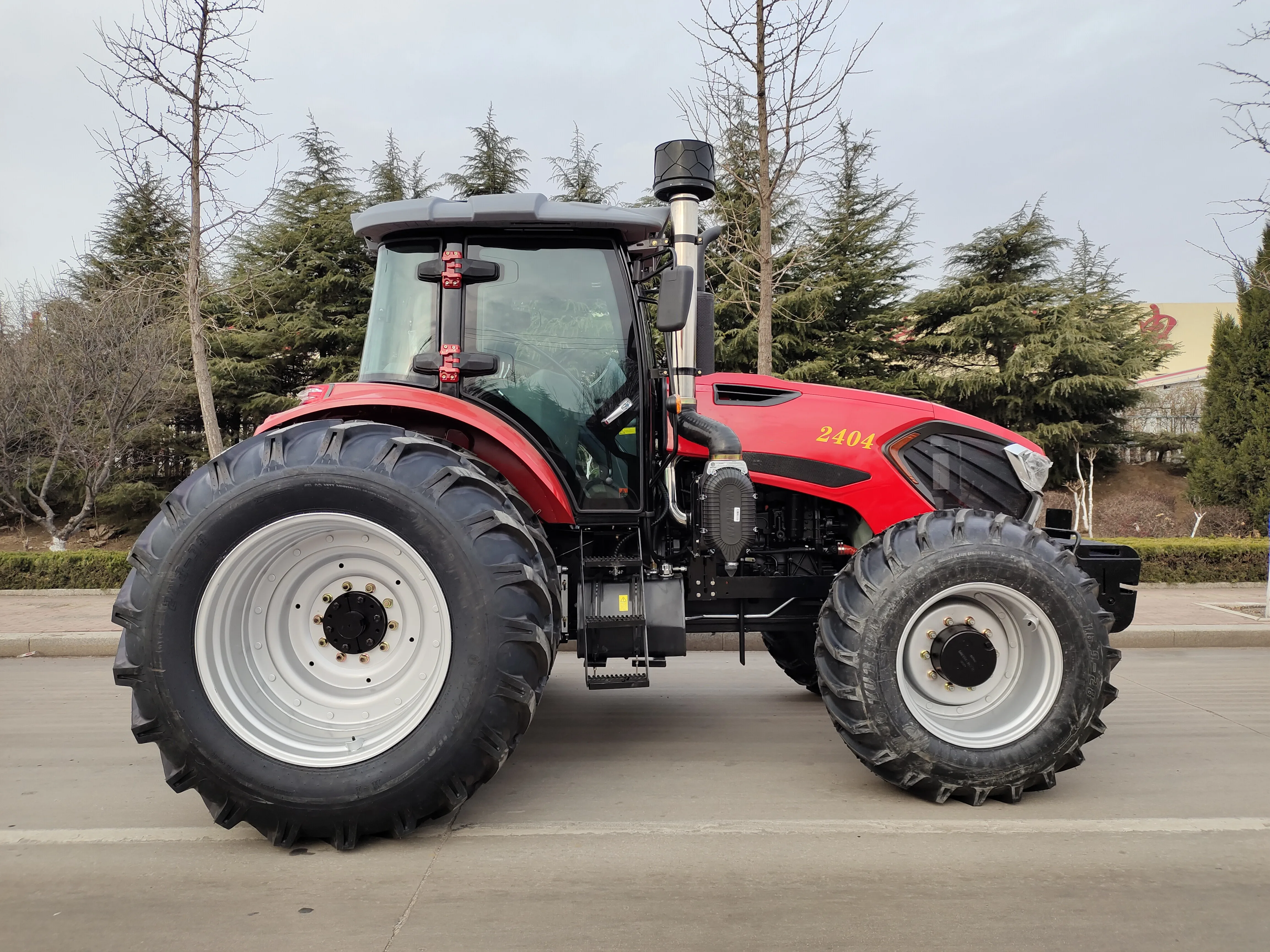 Китайский знаменитый бренд 240hp 4WD большой фермерский трактор низкая цена двойная