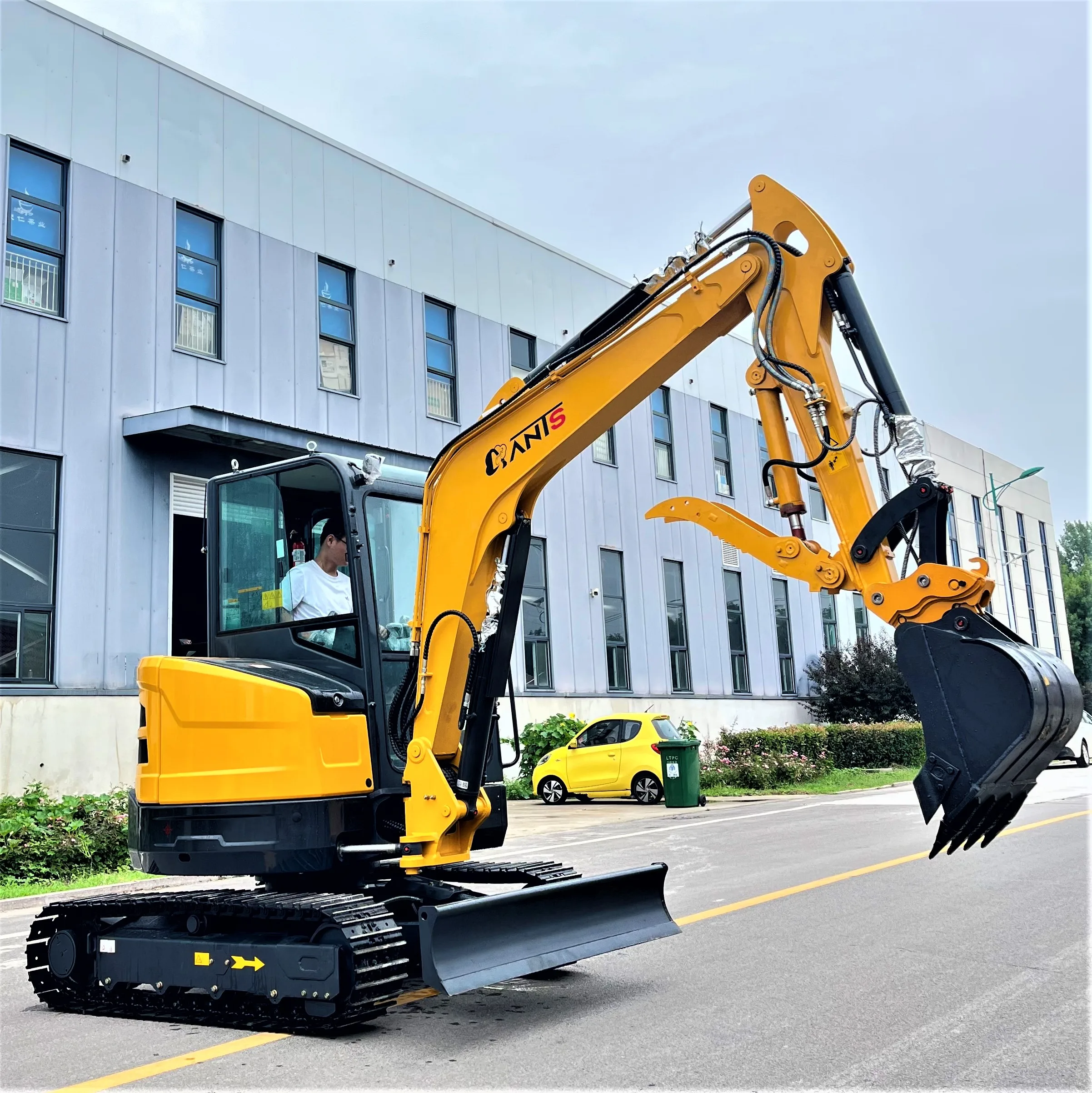3.5 ton excavator kubota D1703 engine Hydraulic Digger Wholesale Excavators 3.5ton Mini Excavator With Thumb