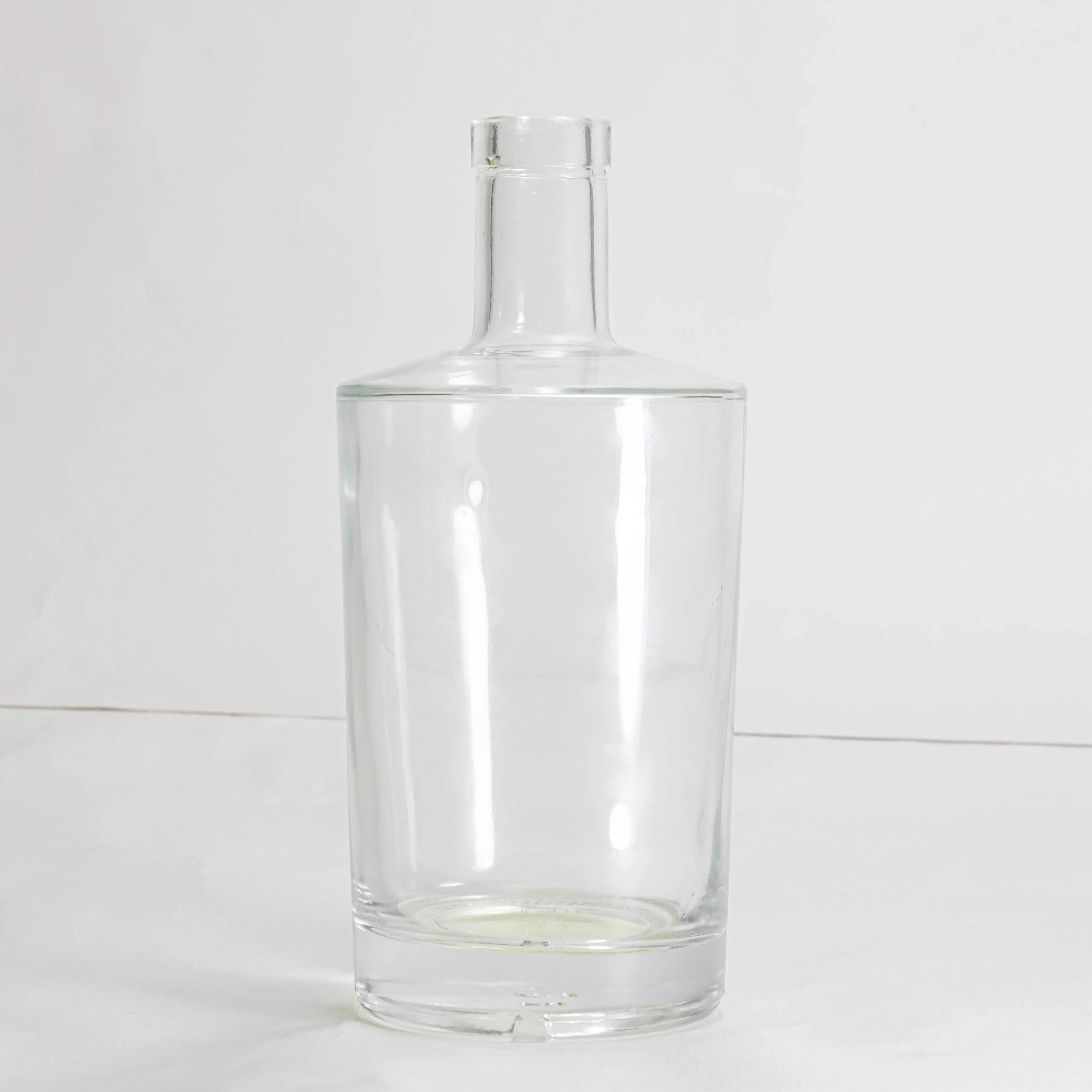 50Ml 200Ml 500Ml 700Ml 750Ml  Brandy Spirits Liquor Glass Packaging Bottle Wine Clear Screw Cap Cork Luxury Customized For Xo