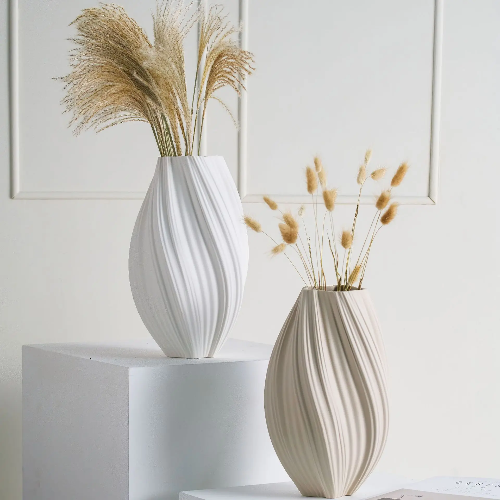 Simple Wholesale Custom Luxury Conical Vertical Texture Hotel Home Decoration Ceramic Vase Ornaments