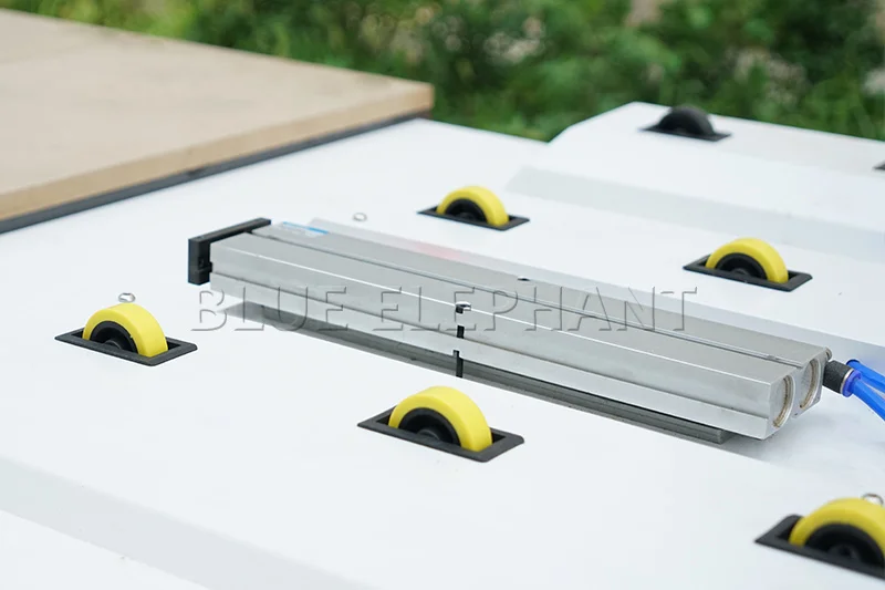 automatic cnc wood machines with saw blade for cabinet furniture cutting drilling