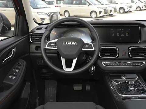 Бензиновый автомобиль с длинной колесной базой