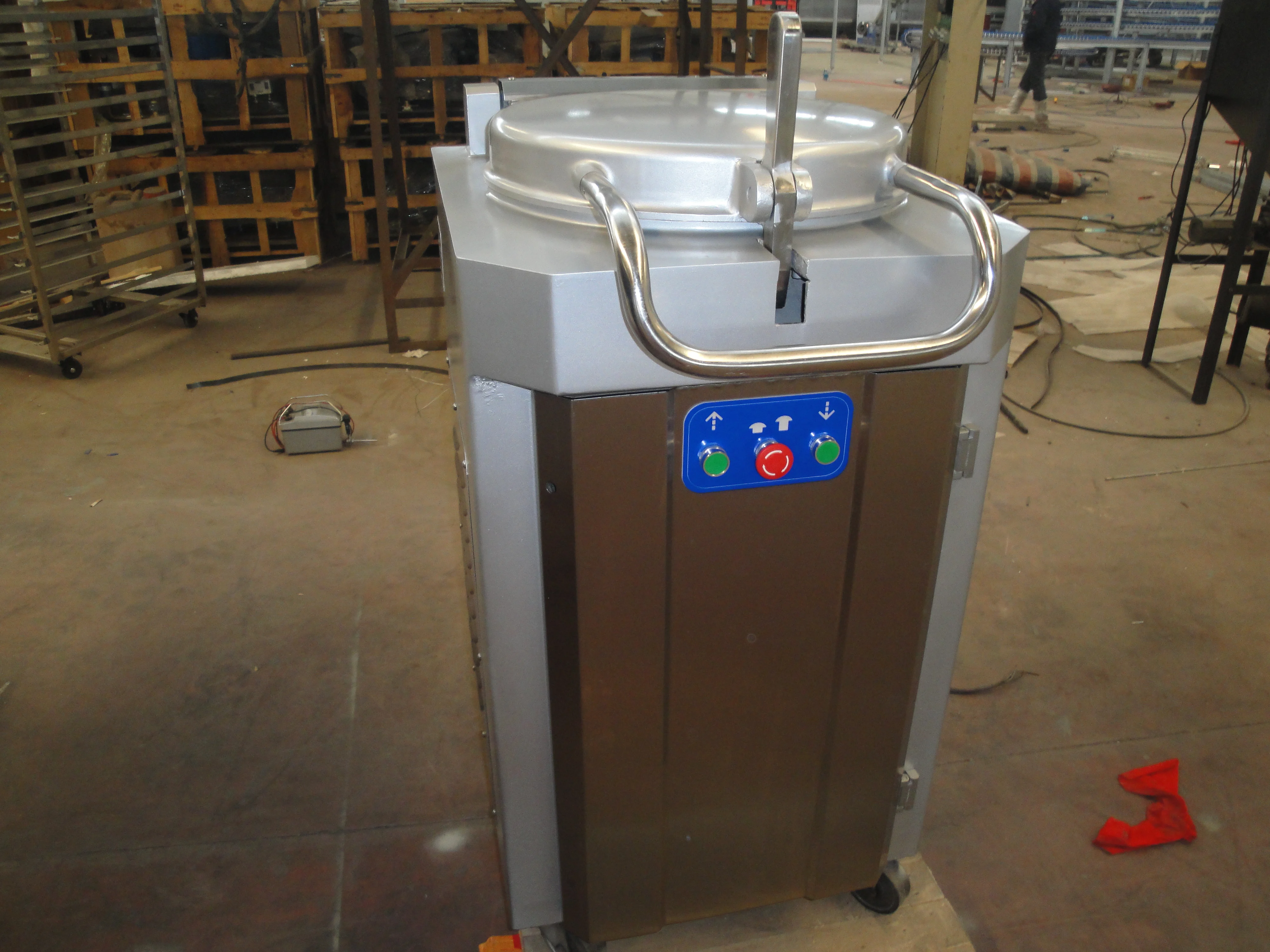 Toast/Hydraulic dough divider with a dividing range of 135-1000g for dough dividing by dough sticks, simple and easy to operate.