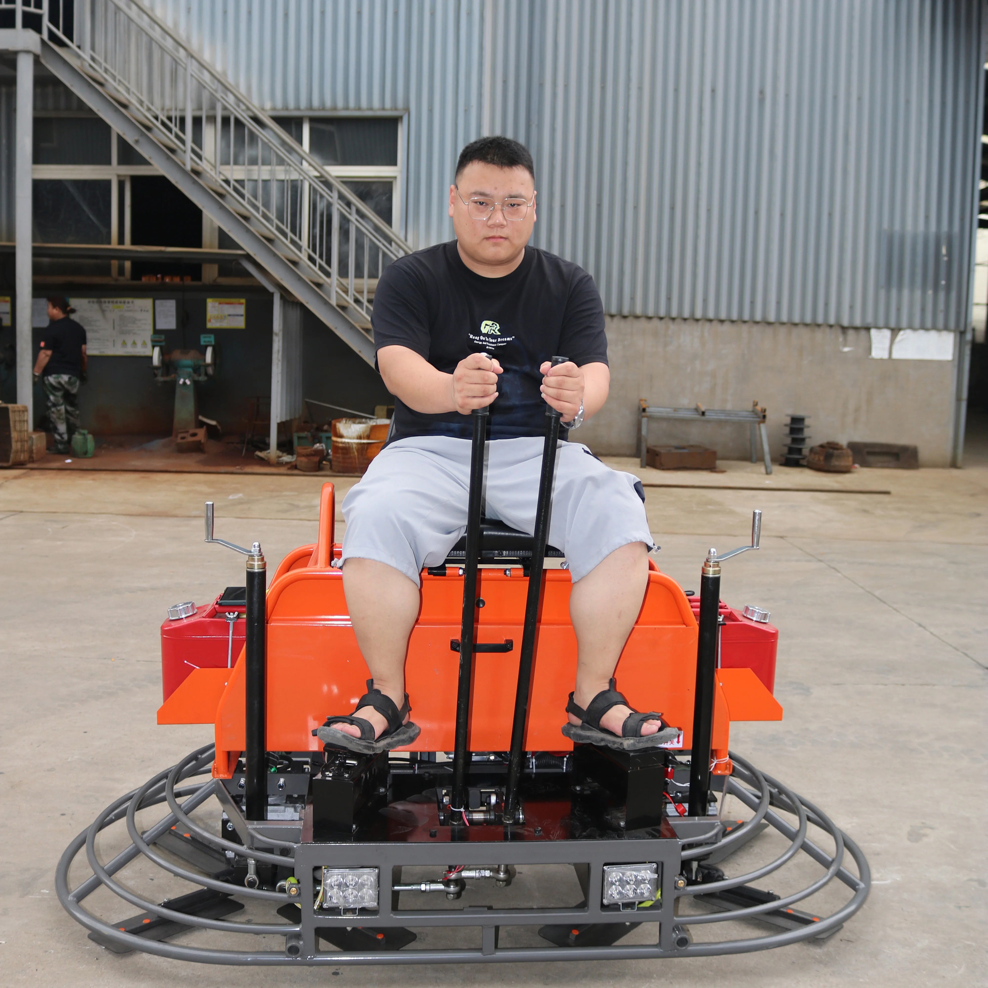 Concrete mini power trowel gasoline ride-on power trowel machine