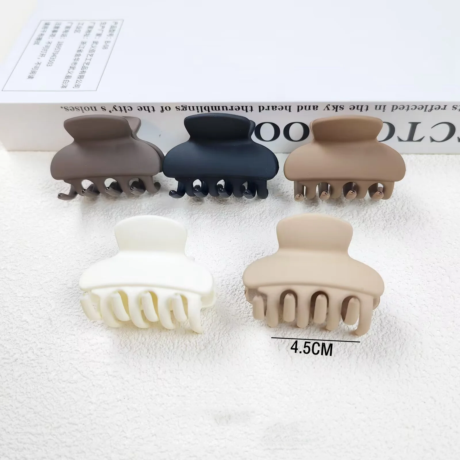 Wowei 4.5cm Solid Color Frosted Solid Color Plastic Puffy Mini Claw Clips Shark Clip for Women Girls Hair Accessories