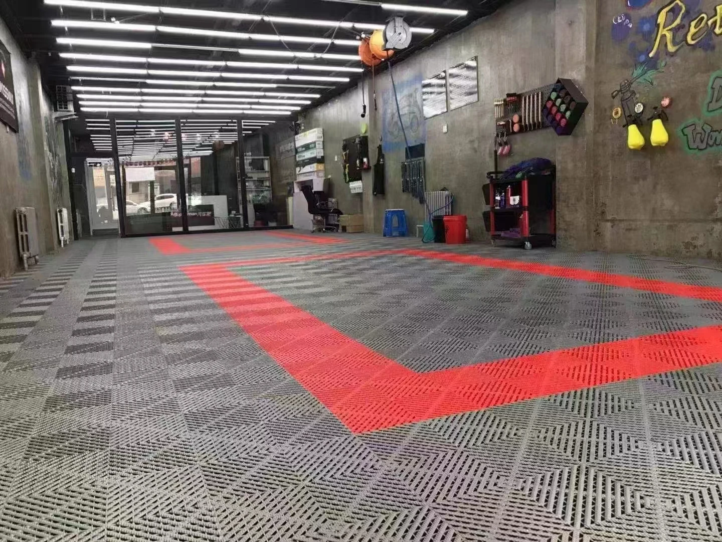 40x40x2 Garage Flooring Car Floor Mat PVC Interlocking Plastic Garage for Car Wash Floor Tile fou Various car wash shops