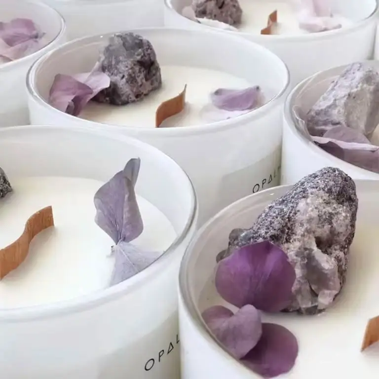 Custom Handmade Wooden Fragrance Chakra Candle Luxury Healing Gemstone Crystal Soy Wax Scented Candles with Dried Flower