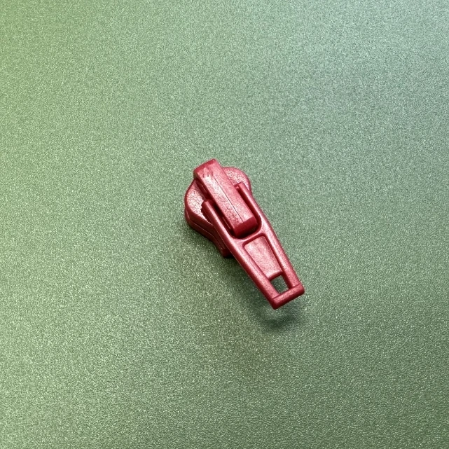 Factory Wholesale 5#8#POM Eco Friendly Zipper Slider Body Custom Zipper Slider Puller For Bag Clothing Auto Lock Plastic Sliders