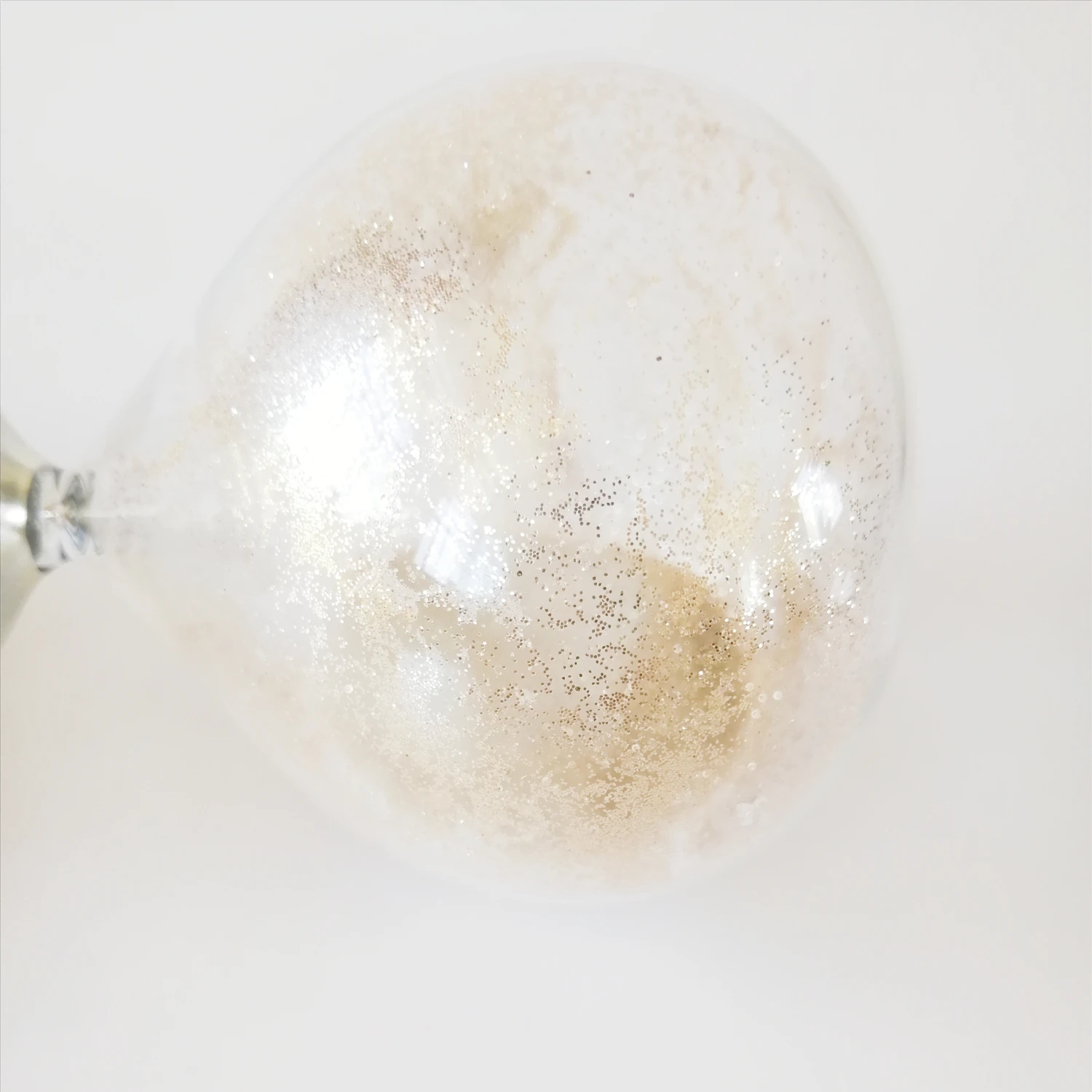 Sand glass transparent and golden ball in the middle white shimmering powder 15 minutes timing hourglass