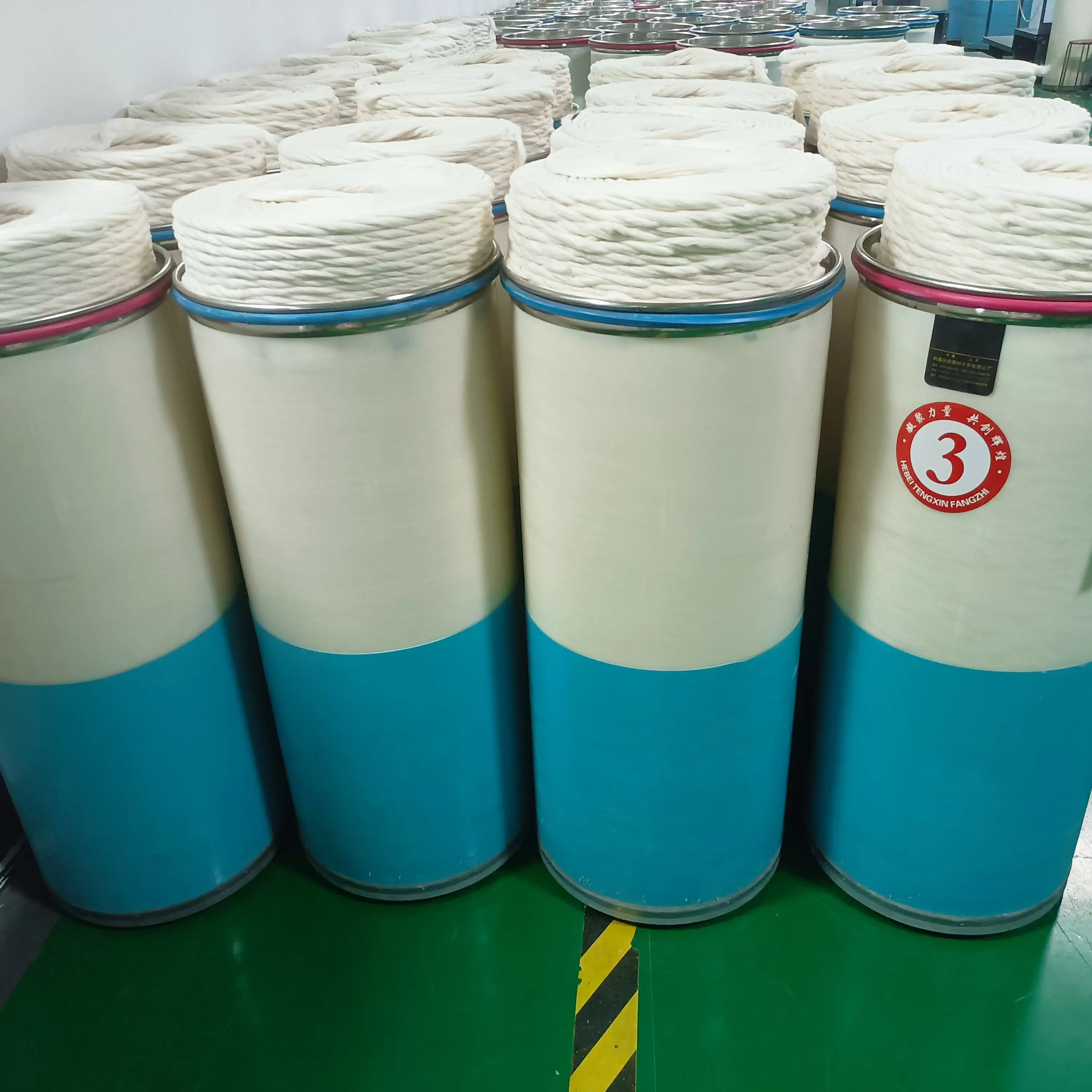 White OE cotton yarn for knitting or weaving