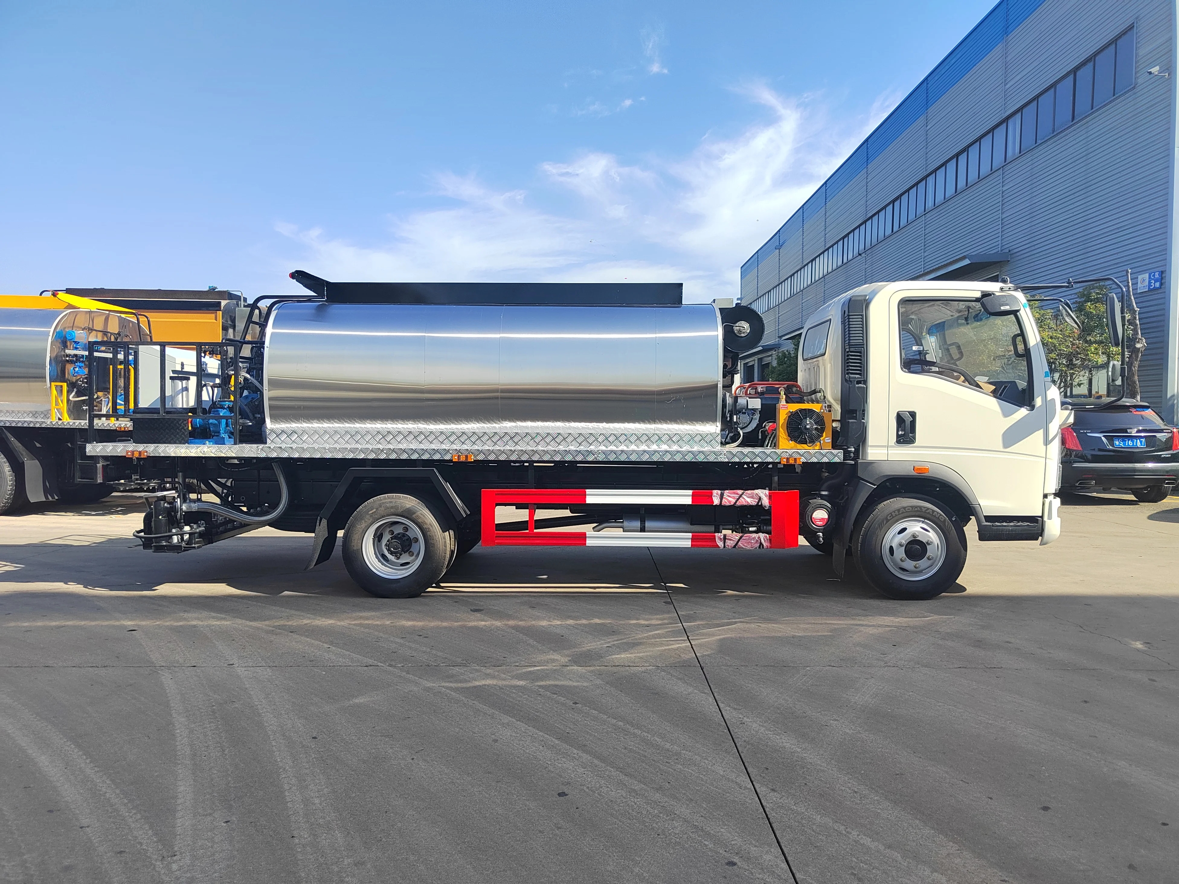 HOWO 4x2 6m3 Asphalt Distributor Truck in Philippines