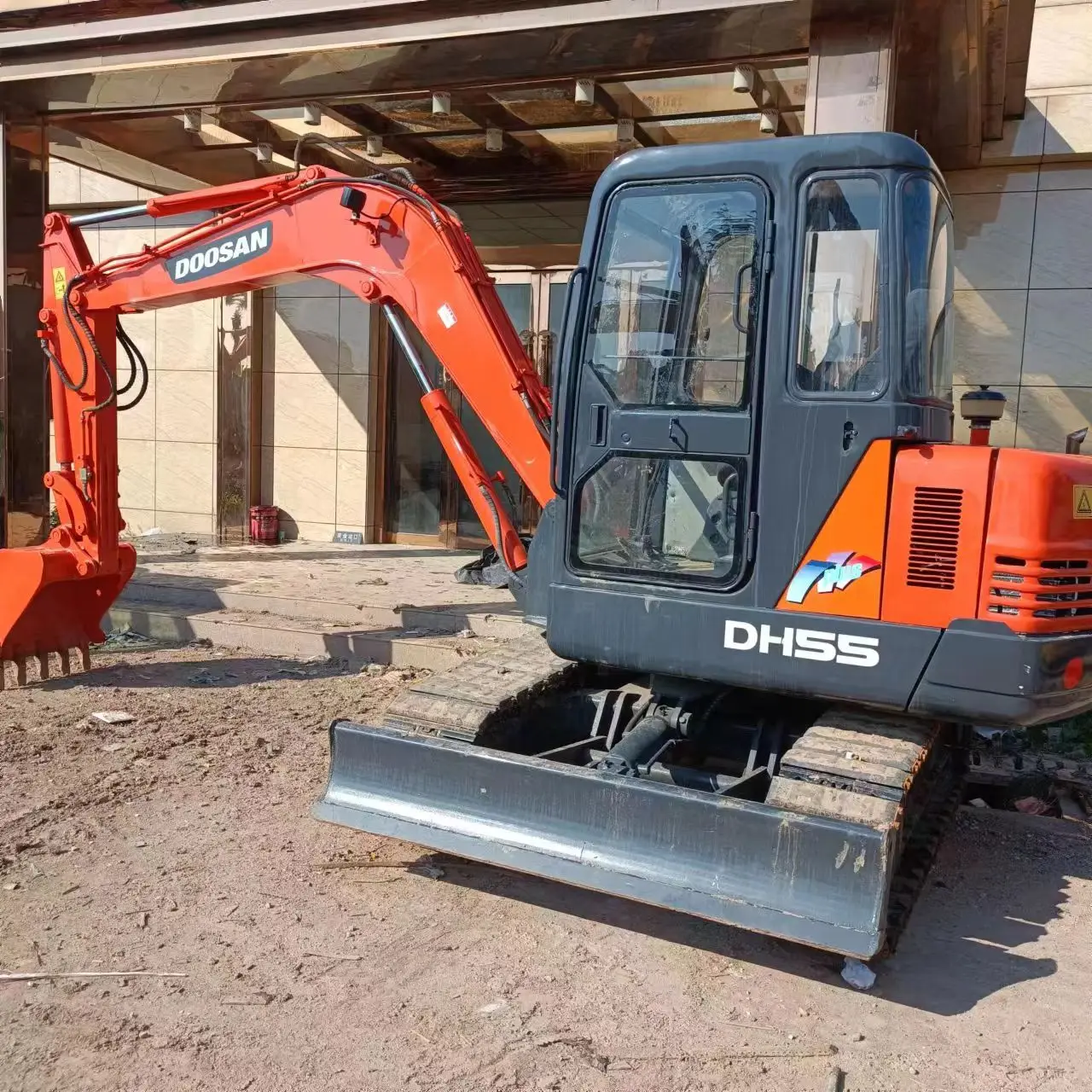 Easy to operate 5 ton dh55 used doosan High quality used/ second- hand mini DH55 for sale tractor excavator